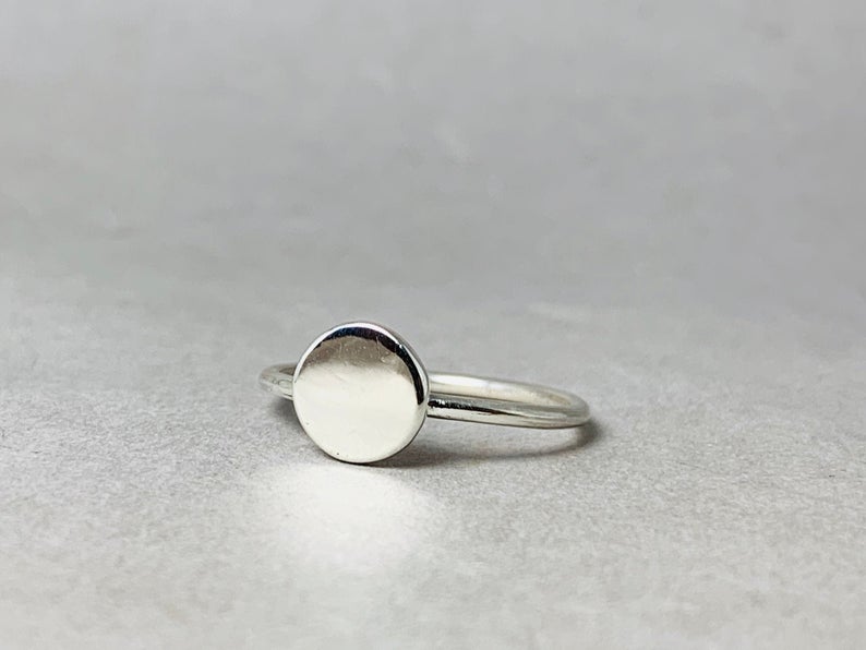 Kleiner Stapelring 925 Sterling Silber Zierlicher Ring Minimalistischer Ring Silber Handgemachter Ring Scheibenring