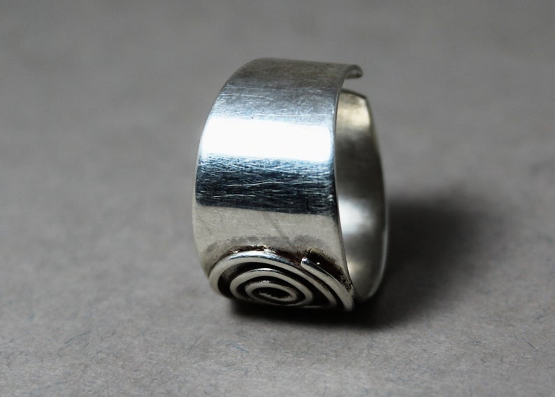 Handgefertigter silberner Spiralring, breiter Bandring, klobiger Ring, 925er Sterlingsilberring
