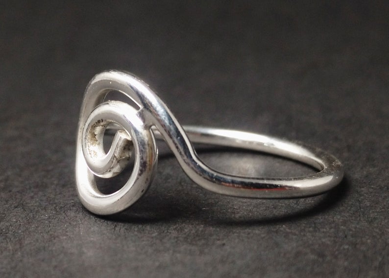 Silberspiralring, Ring aus 925er Sterlingsilber, schmaler stapelbarer Ring, handgefertigter Wirbelring, Alltagsring, Geschenk für Sie