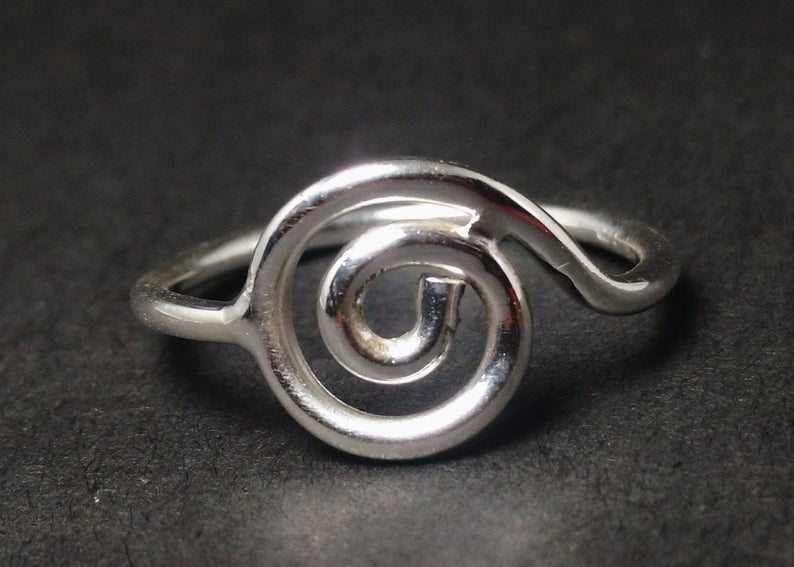 Silberspiralring, Ring aus 925er Sterlingsilber, schmaler stapelbarer Ring, handgefertigter Wirbelring, Alltagsring, Geschenk für Sie