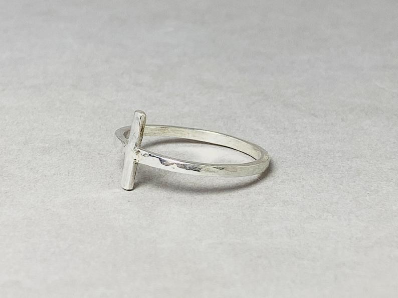 Kreuzring 925 Sterling Silber Kreuz Gehämmerter Ring Stapelring Schmaler Kreuzring Zierlicher Ring Geschenkring