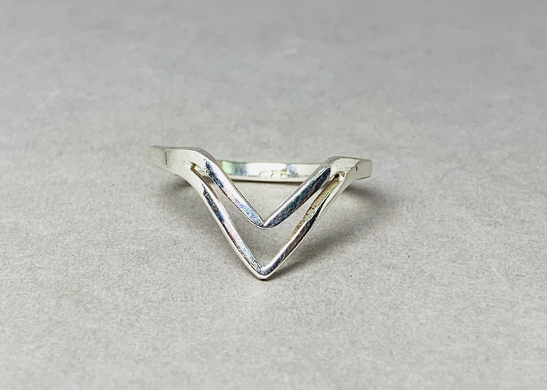 Chevron Ring 925 Sterling Silber Handgemachter zierlicher Ring Filigraner Ring Geschenkring Doppel-V-Form Ring Damenring