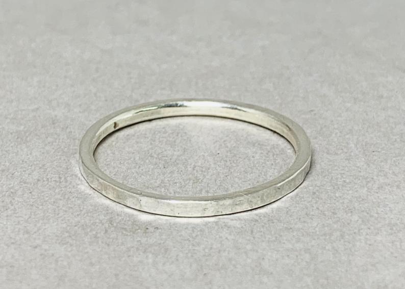 Gehämmerter Silberner Dünner Stapelring Bandring 925 Sterling Silber Handgemachter Texturierter Ring