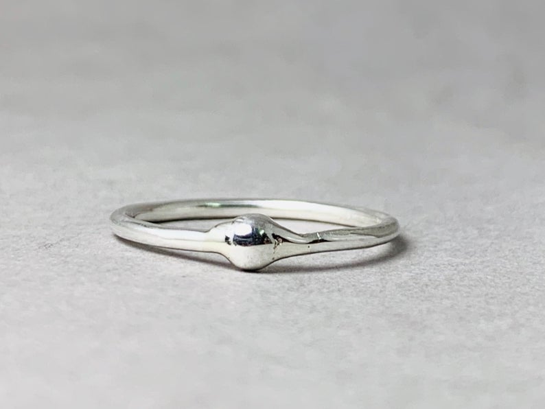 Handgemachter Stapelring aus Sterlingsilber 925, Einzelner Knospenring, Geometrischer Ring, Minimalistischer Ring