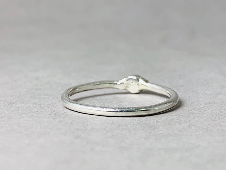 Handgemachter Stapelring aus Sterlingsilber 925, Einzelner Knospenring, Geometrischer Ring, Minimalistischer Ring