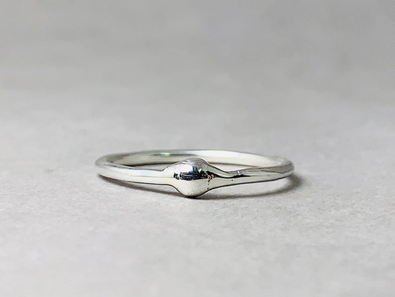 Handgemachter Stapelring aus Sterlingsilber 925, Einzelner Knospenring, Geometrischer Ring, Minimalistischer Ring