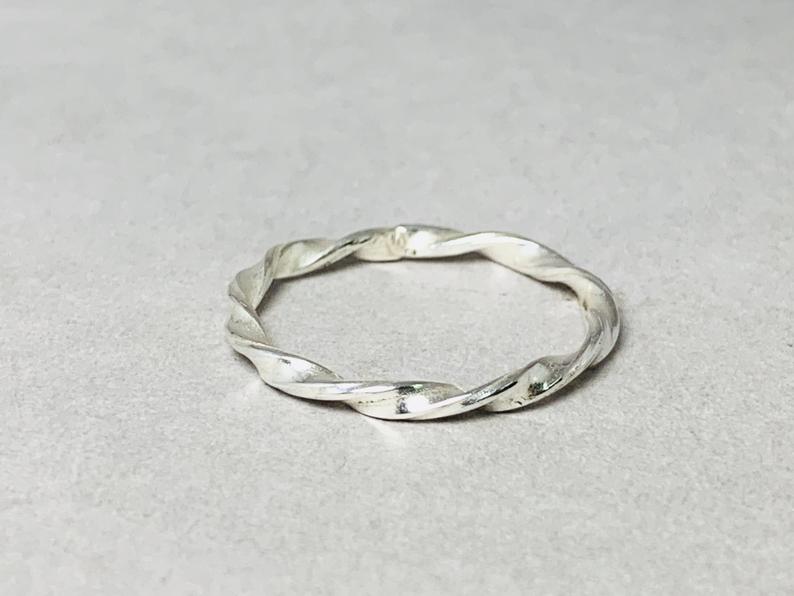 Verdrehter Ring 925 Sterling Silber Handgemachter minimalistischer Ring Ehering Zierlicher Ring Möbius-Ring