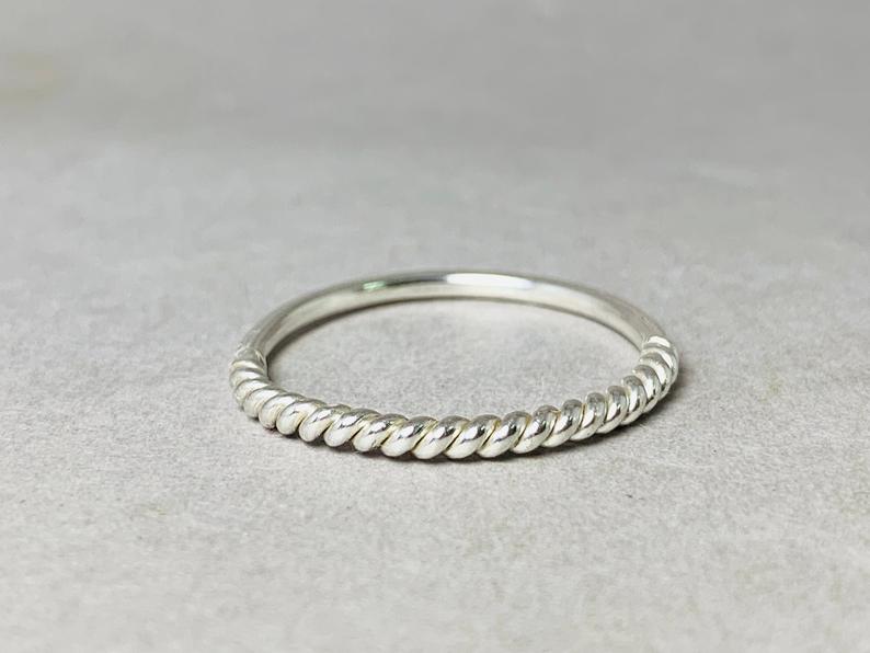Halber Twist Ring 925 Sterling Silber Einzigartiger handgemachter Ring Boho Stacking Ring Bandring Halbrunder Ring Geschenkring