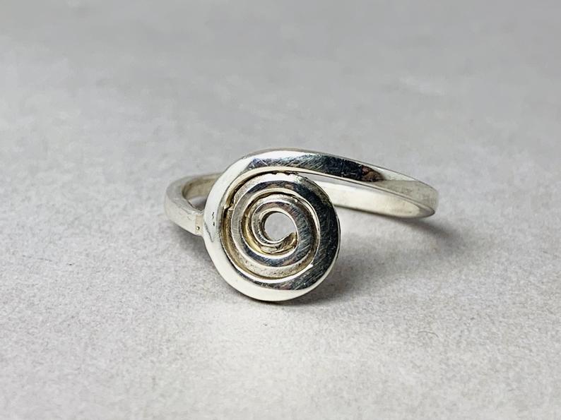 Spiralring Alltagsring für Frauen Einzigartiger Boho-Ring Silber Handgefertigter Ring Geschenkring