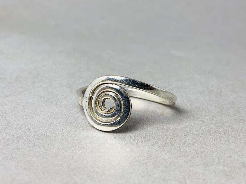 Spiralring Alltagsring für Frauen Einzigartiger Boho-Ring Silber Handgefertigter Ring Geschenkring