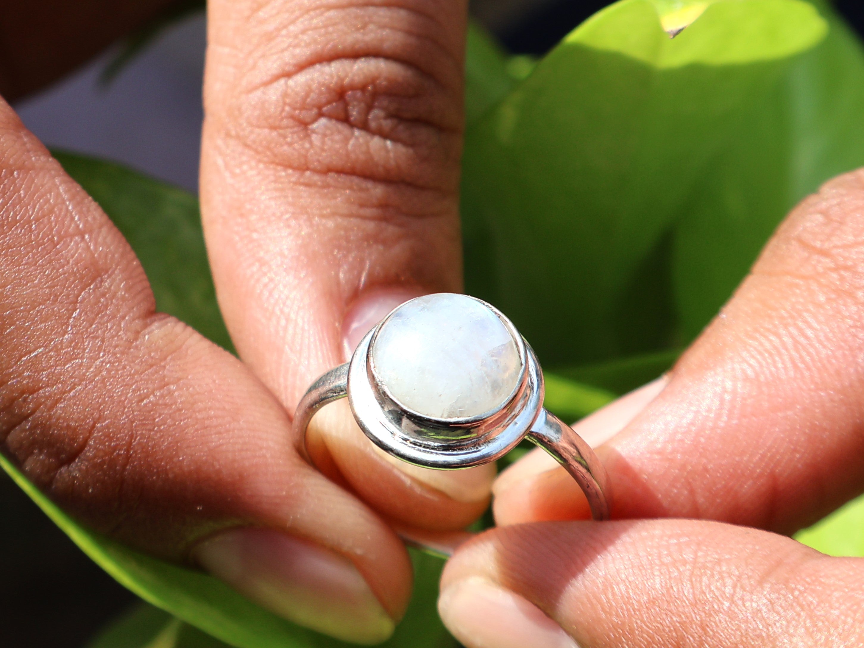 Runder Regenbogen Mondstein Ring 925 Sterling Silber Damen Ring Blauer Feuer Ring Geburtsstein Edelstein Ring Geschenk für Sie Stapelring