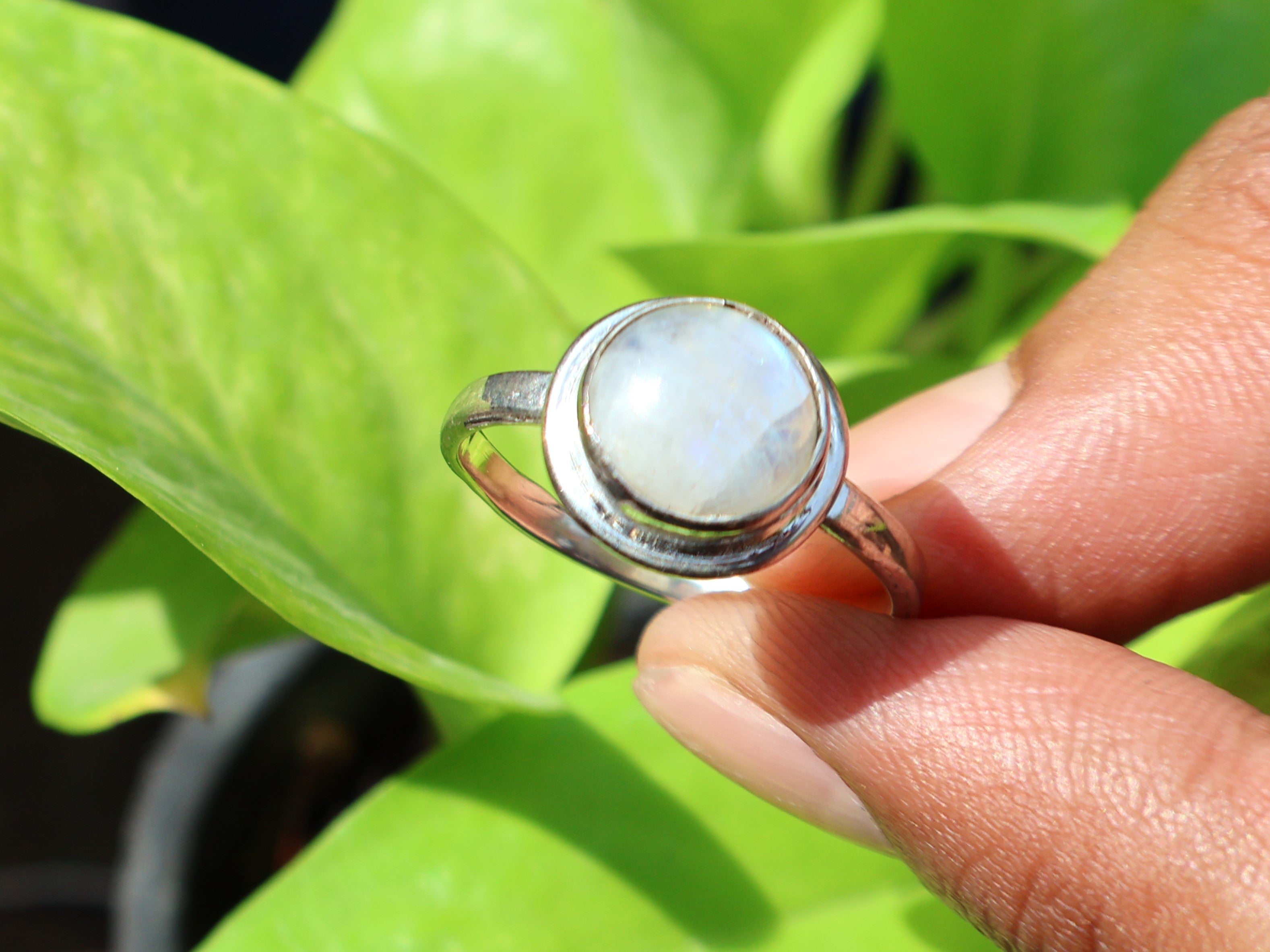 Runder Regenbogen Mondstein Ring 925 Sterling Silber Damen Ring Blauer Feuer Ring Geburtsstein Edelstein Ring Geschenk für Sie Stapelring