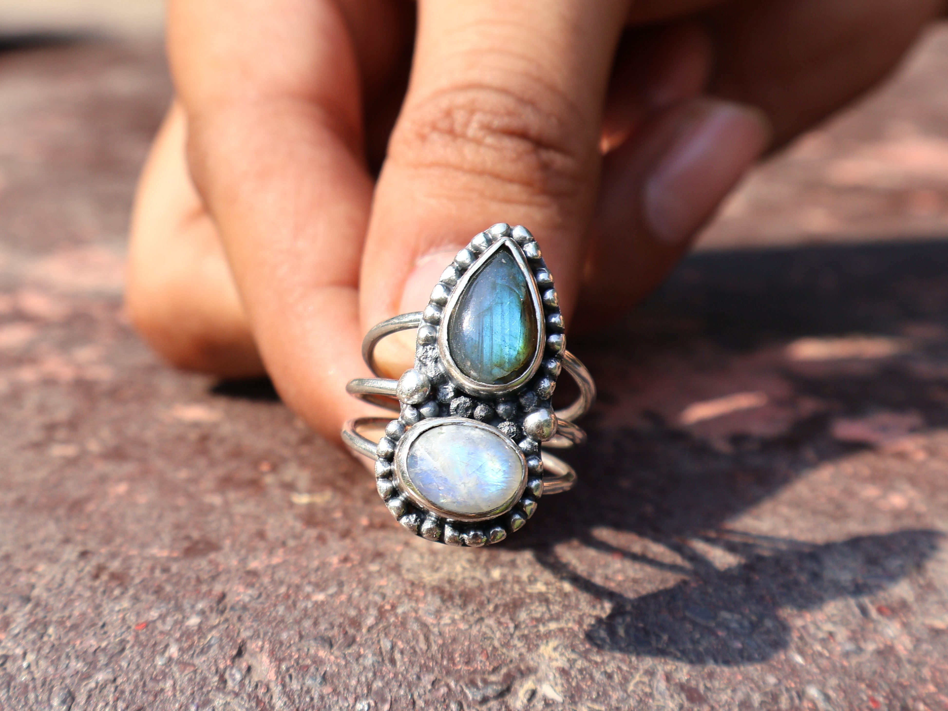 Labradorit- und Regenbogenmondstein-Ring 925 Sterling Silber Ring Handgefertigter Statement-Ring Tropfen & Ovale Form Edelstein Doppelstein Ring Geschenk für Sie