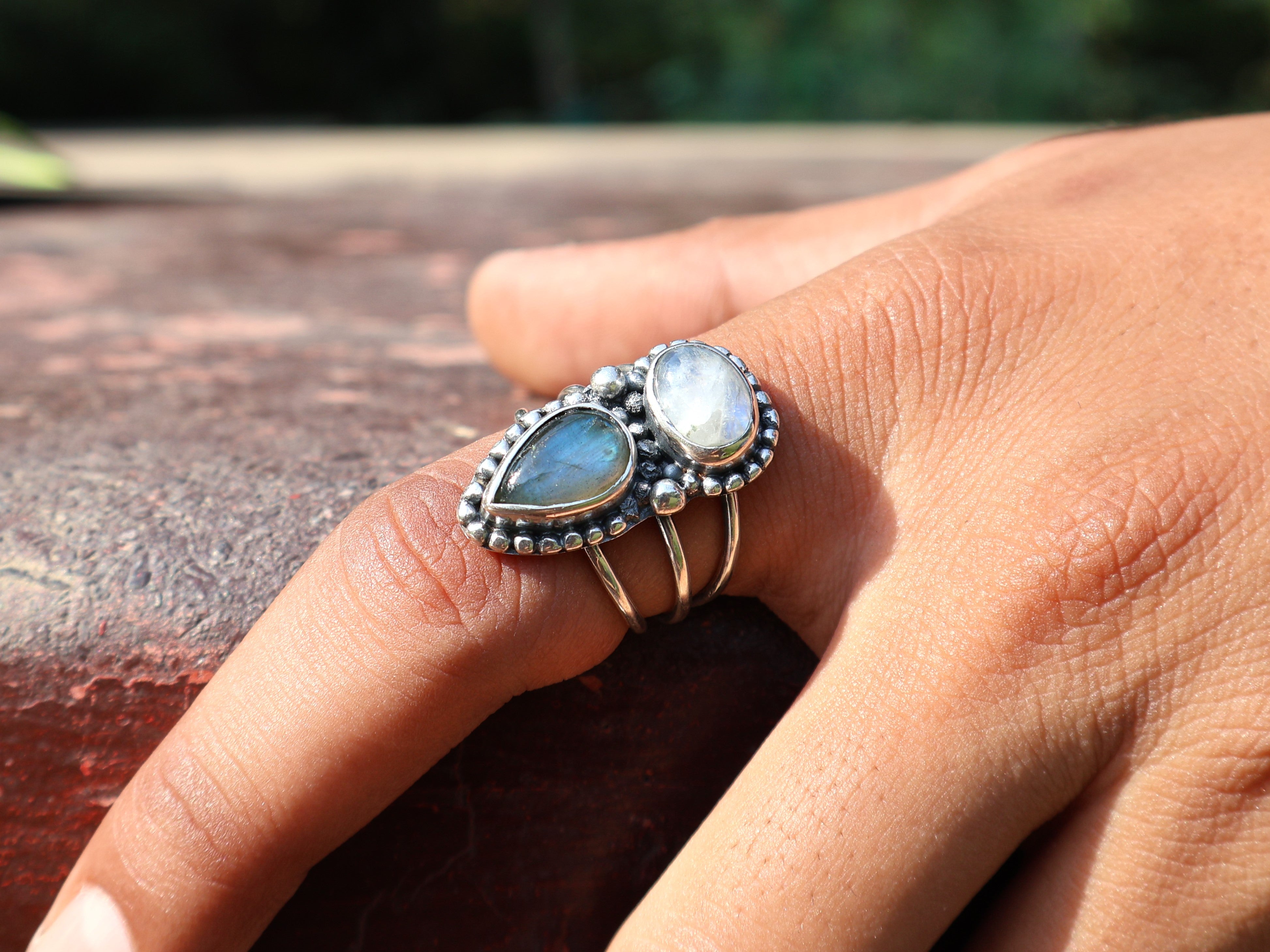 Labradorit- und Regenbogenmondstein-Ring 925 Sterling Silber Ring Handgefertigter Statement-Ring Tropfen & Ovale Form Edelstein Doppelstein Ring Geschenk für Sie