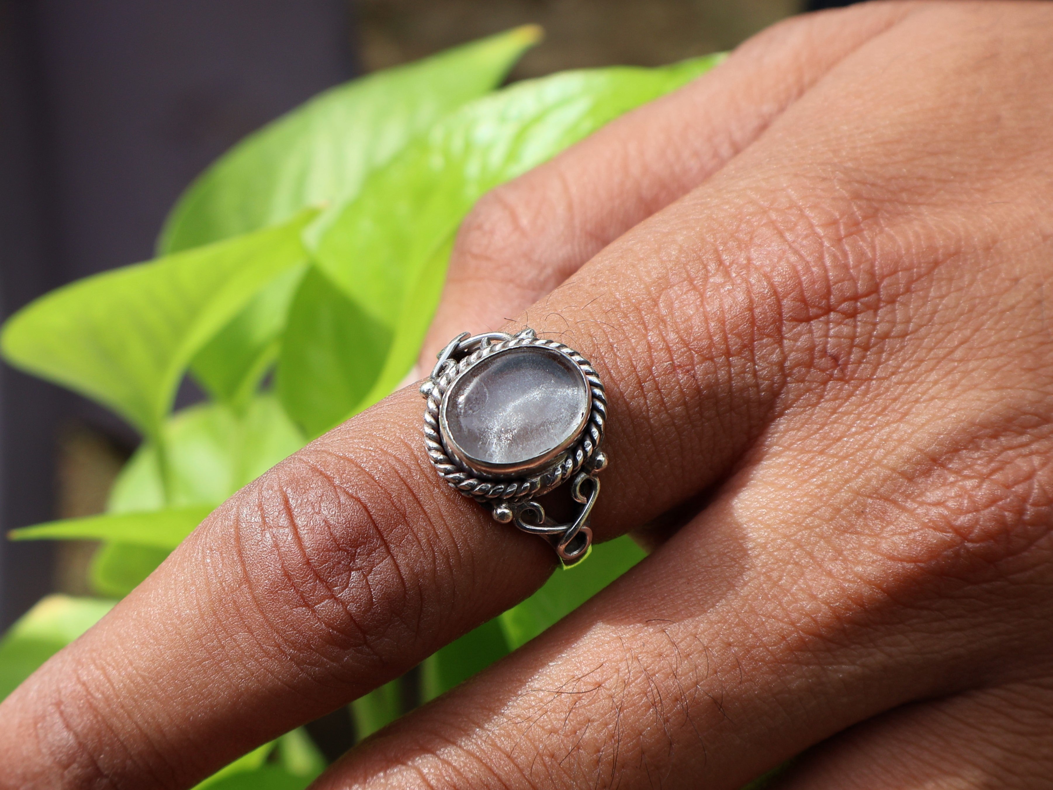 Ovaler Bergkristall-Ring Minimalistischer Ring 925er Silberring Handgemachter zarter Ring Geschenk für Sie Damenring