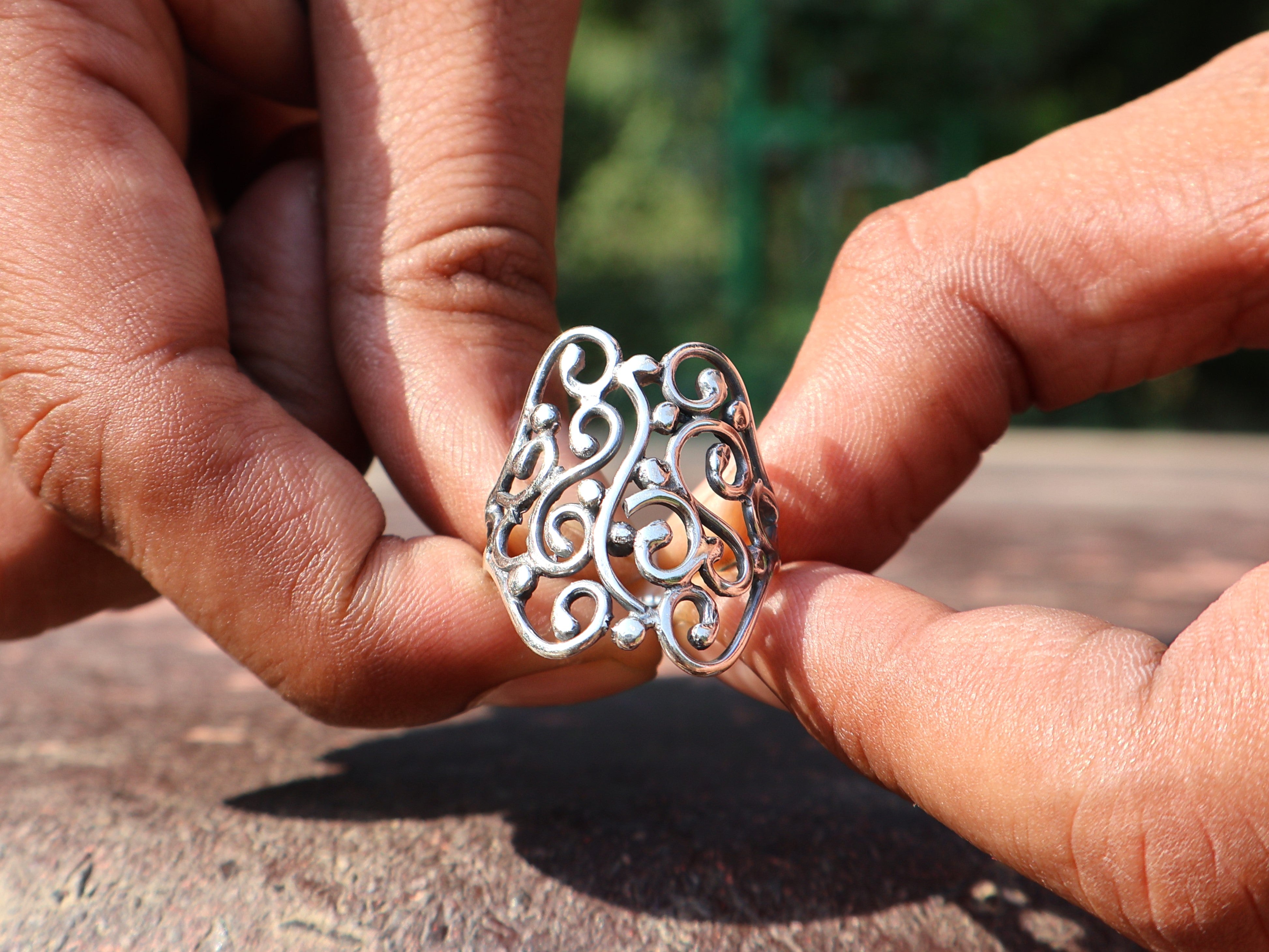 Handgemachter Bandring 925er massiver Sterlingsilberring Einzigartiger Designring Alltagsring Geschenk für sie