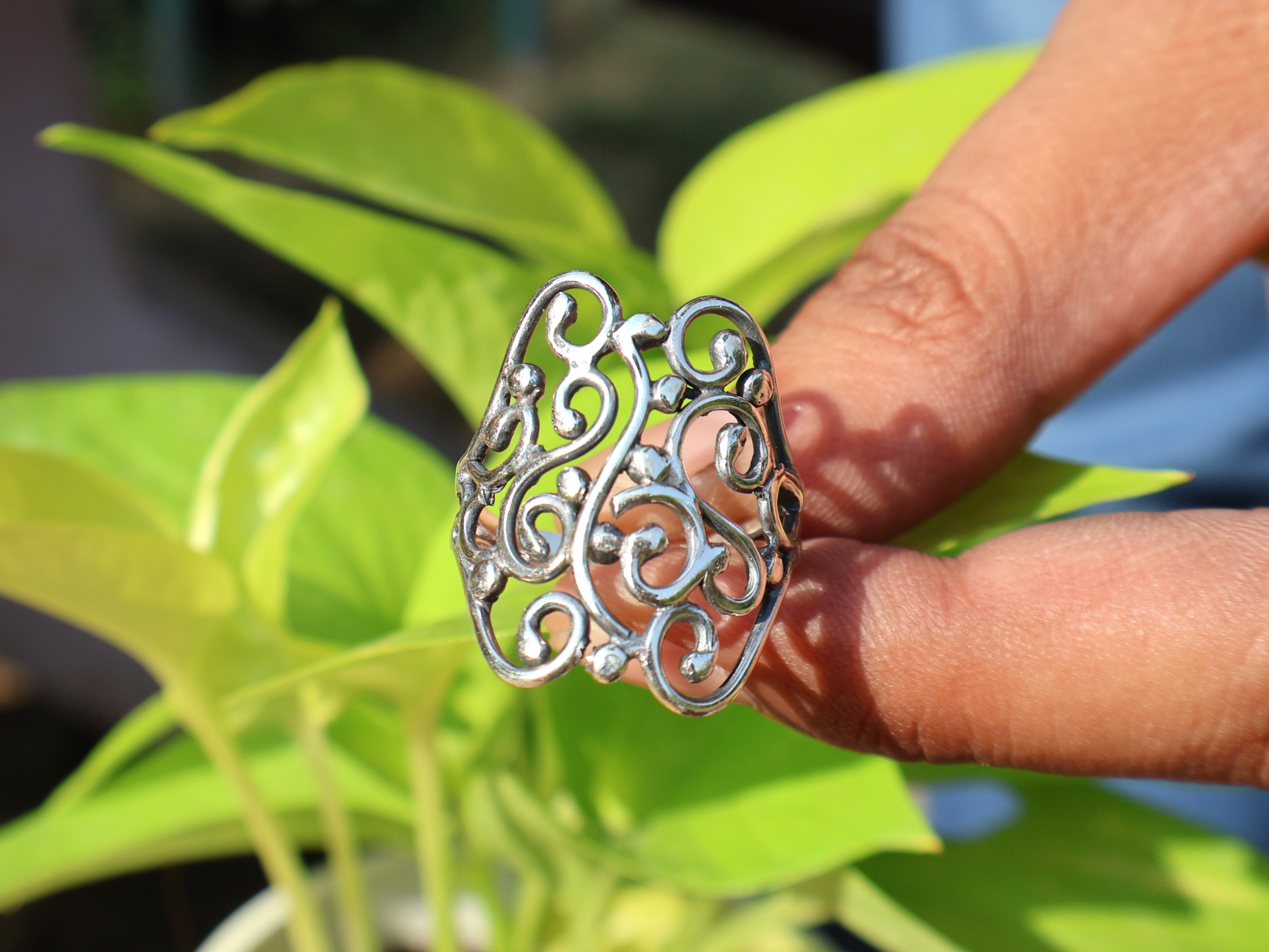 Handgemachter Bandring 925er massiver Sterlingsilberring Einzigartiger Designring Alltagsring Geschenk für sie