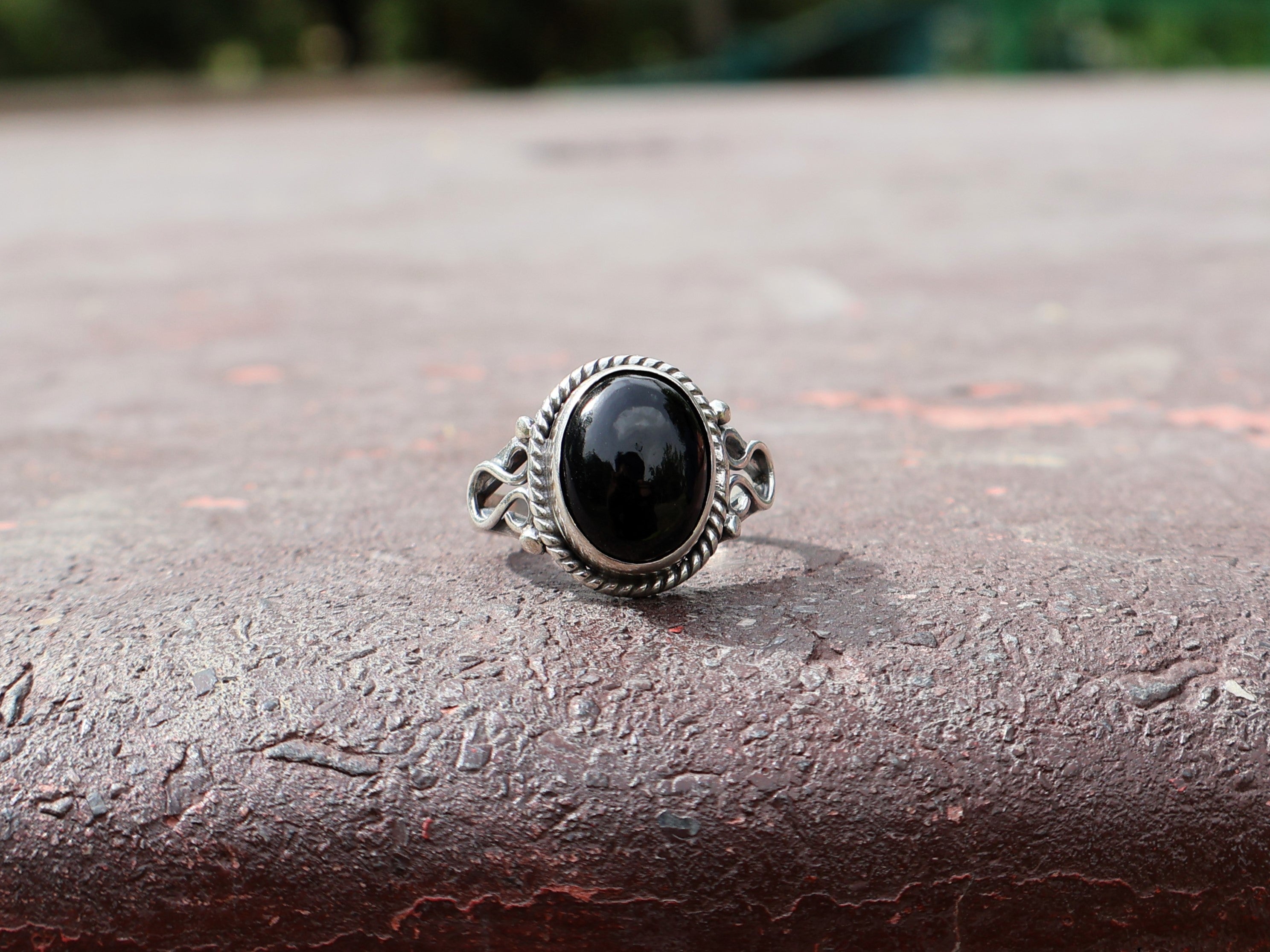 Ring aus 925er Sterlingsilber mit schwarzem Onyx, Edelsteinring, handgemachter ovaler Onyx-Cabochon-Ring, zierlicher Ring, Geschenk für sie