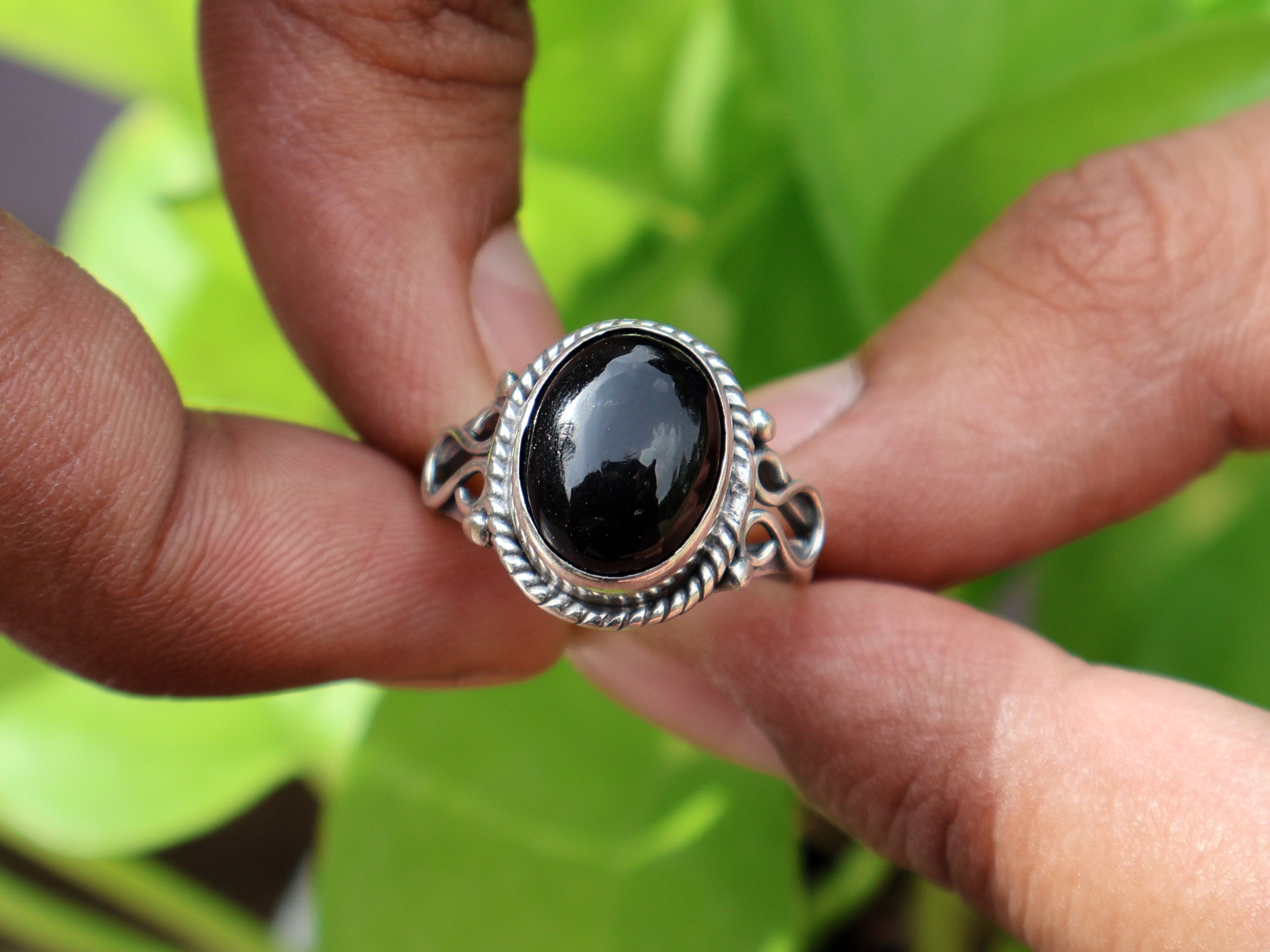 Ring aus 925er Sterlingsilber mit schwarzem Onyx, Edelsteinring, handgemachter ovaler Onyx-Cabochon-Ring, zierlicher Ring, Geschenk für sie