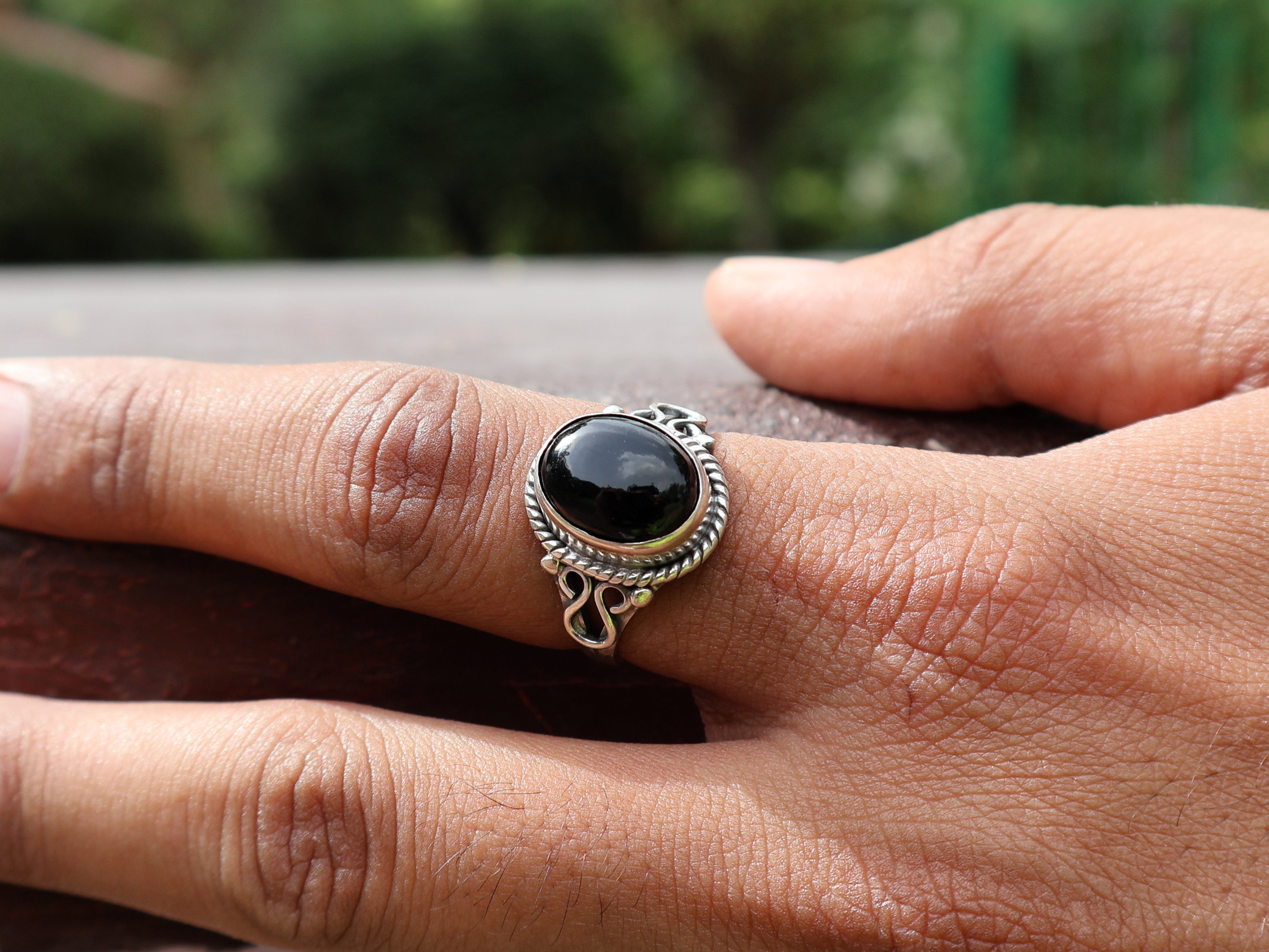 Ring aus 925er Sterlingsilber mit schwarzem Onyx, Edelsteinring, handgemachter ovaler Onyx-Cabochon-Ring, zierlicher Ring, Geschenk für sie