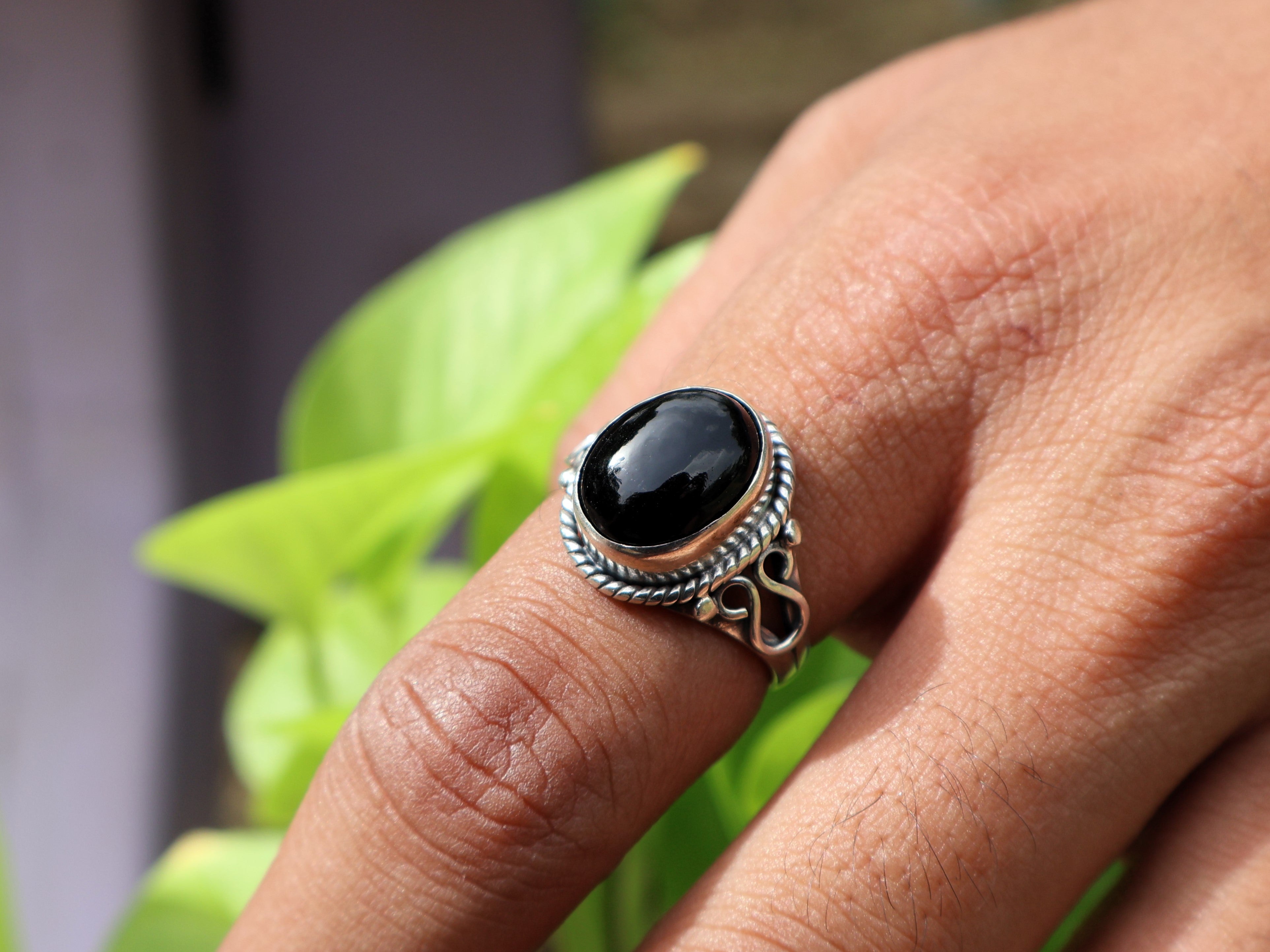 Ring aus 925er Sterlingsilber mit schwarzem Onyx, Edelsteinring, handgemachter ovaler Onyx-Cabochon-Ring, zierlicher Ring, Geschenk für sie