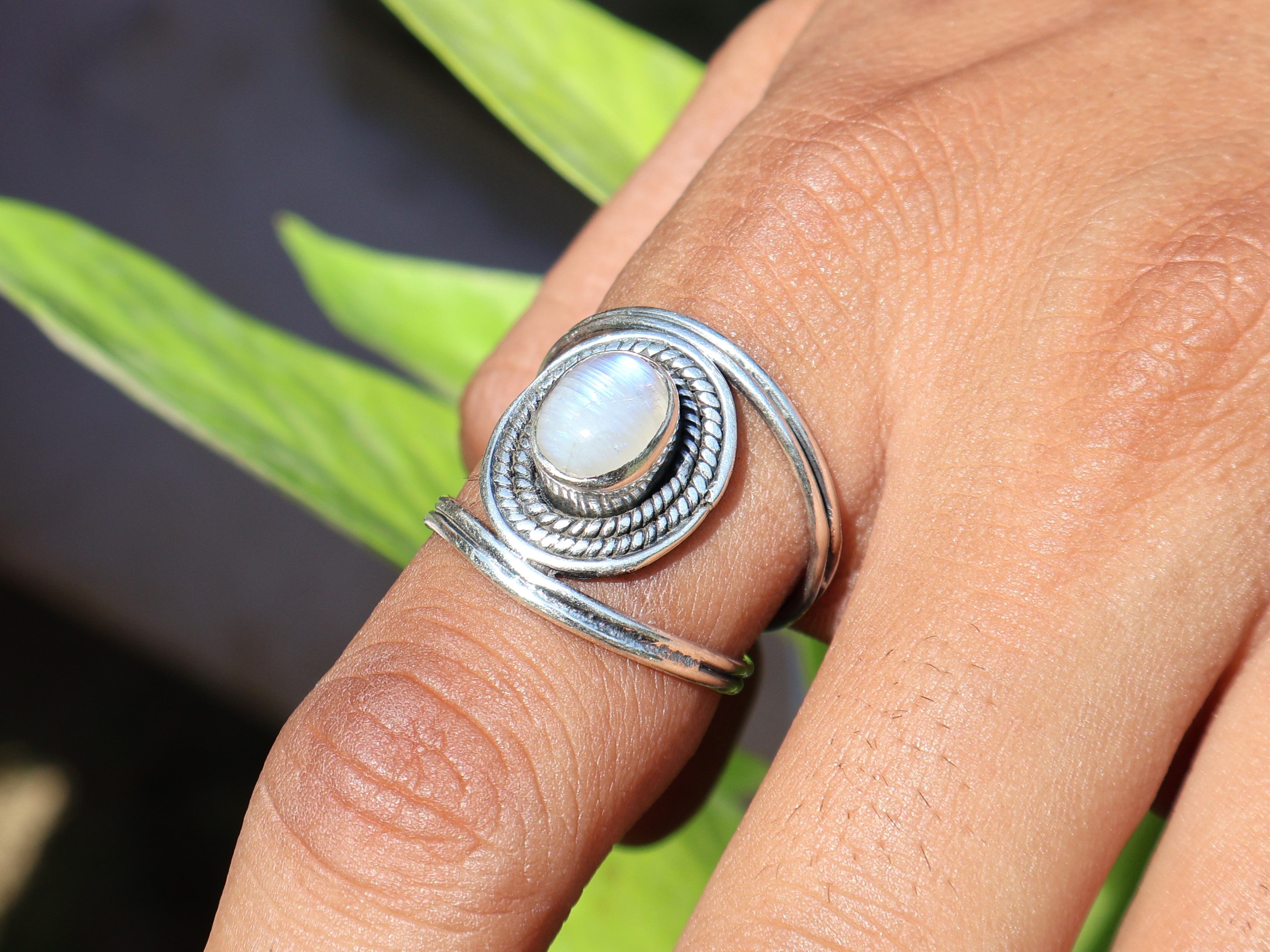 Regenbogen-Mondsteinring Handgefertigt 925 Sterling Silber Ovaler Mondstein Ring Geschenk Für Sie Boho Zierlicher Ring Geschenk Für Sie