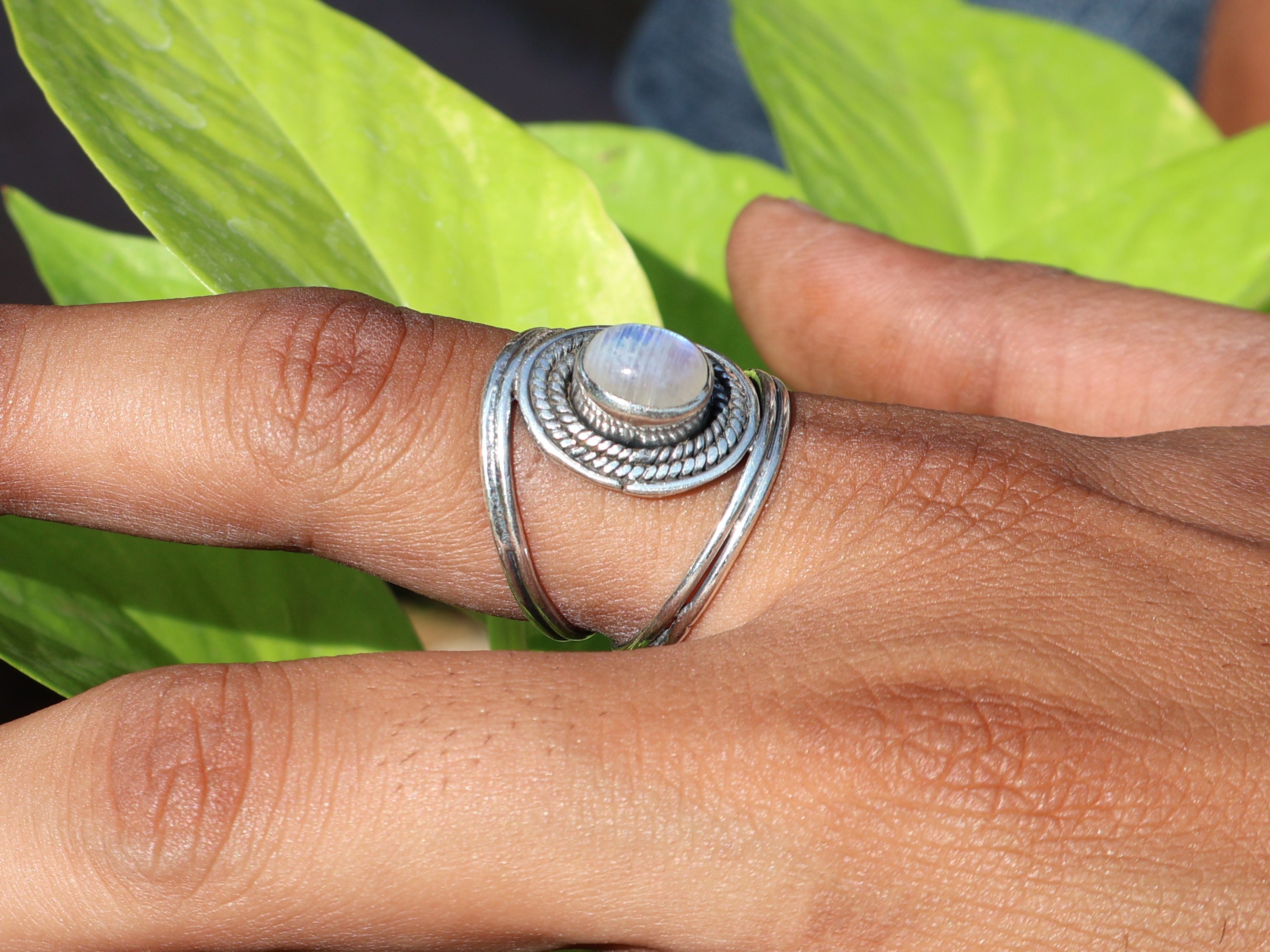 Regenbogen-Mondsteinring Handgefertigt 925 Sterling Silber Ovaler Mondstein Ring Geschenk Für Sie Boho Zierlicher Ring Geschenk Für Sie