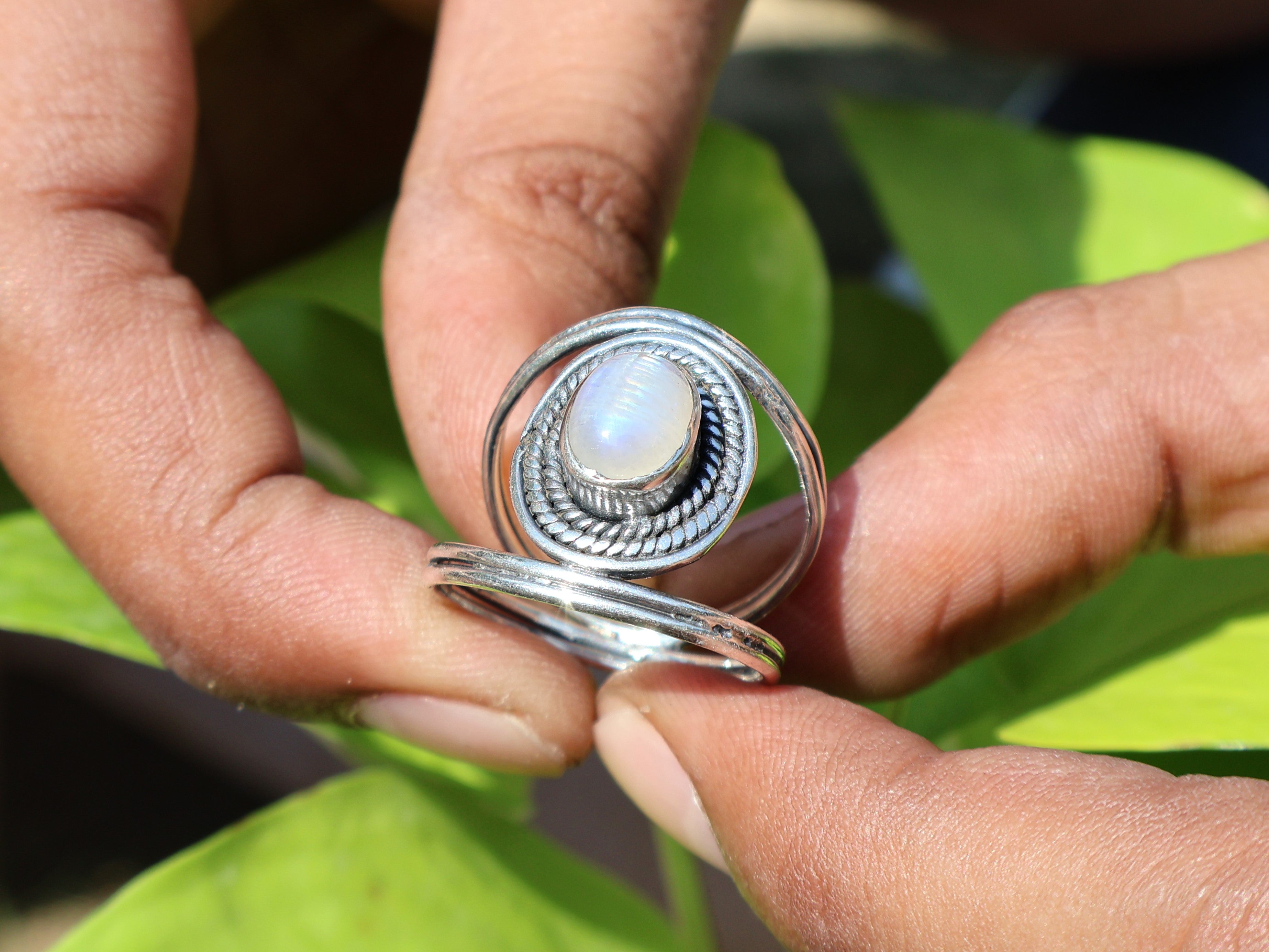 Regenbogen-Mondsteinring Handgefertigt 925 Sterling Silber Ovaler Mondstein Ring Geschenk Für Sie Boho Zierlicher Ring Geschenk Für Sie