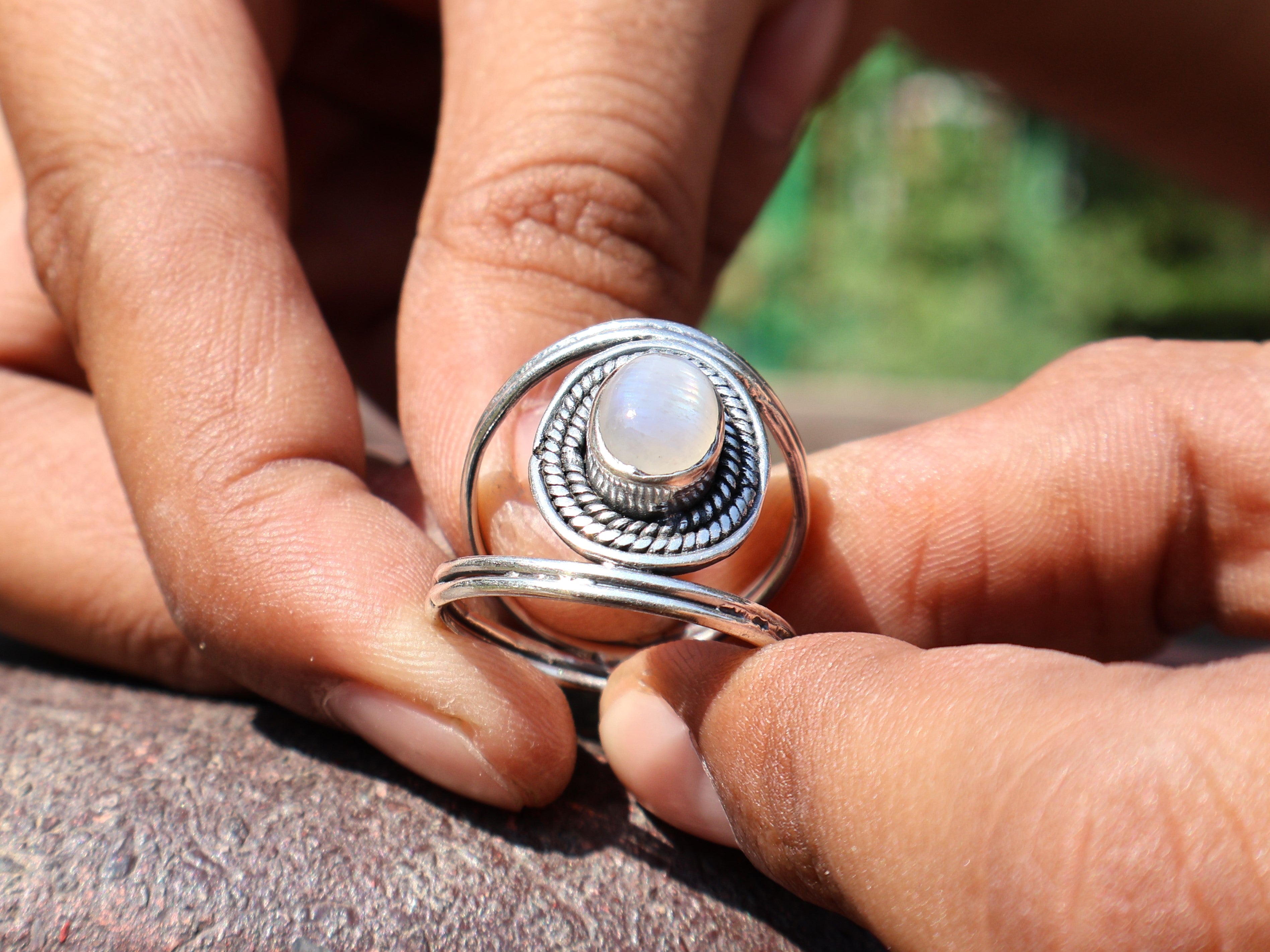 Regenbogen-Mondsteinring Handgefertigt 925 Sterling Silber Ovaler Mondstein Ring Geschenk Für Sie Boho Zierlicher Ring Geschenk Für Sie
