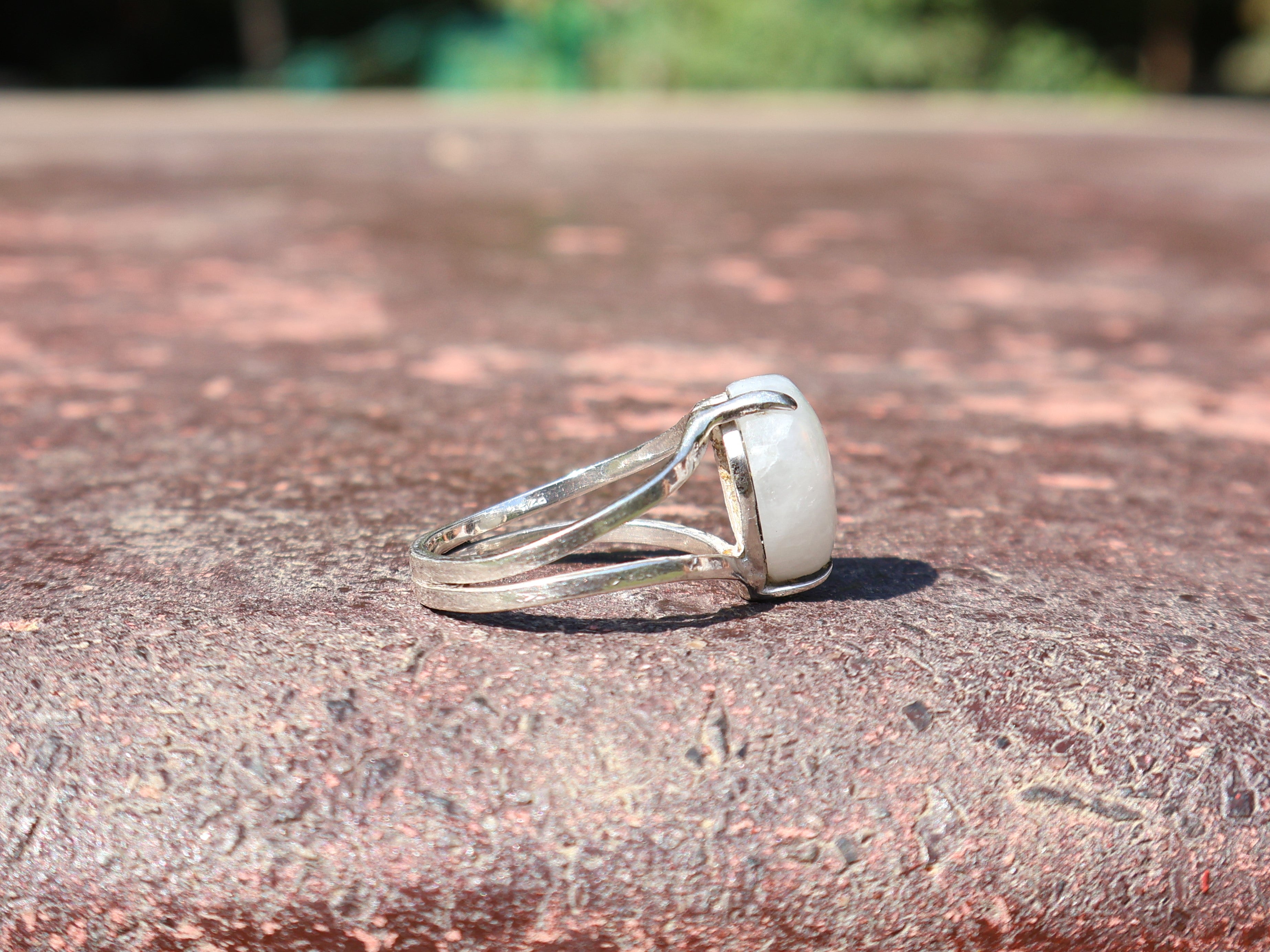 Birnenförmiger Regenbogen-Mondsteinring aus 925er Sterlingsilber, Geschenk für sie, handgefertigter Statement-Ring
