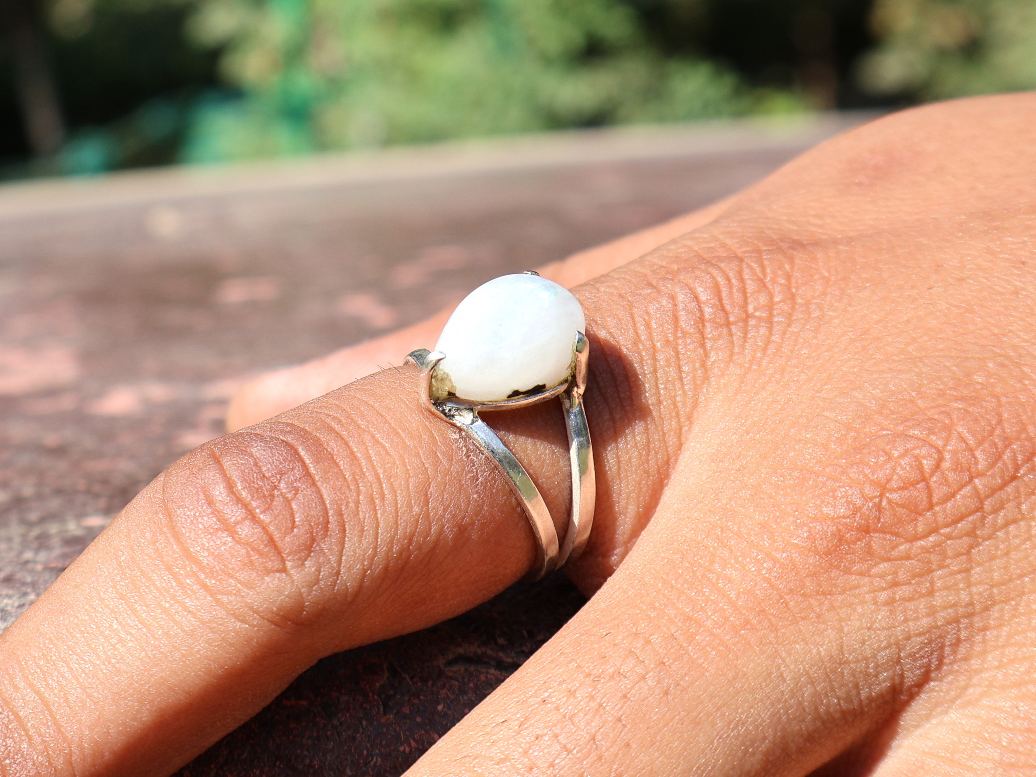 Birnenförmiger Regenbogen-Mondsteinring aus 925er Sterlingsilber, Geschenk für sie, handgefertigter Statement-Ring