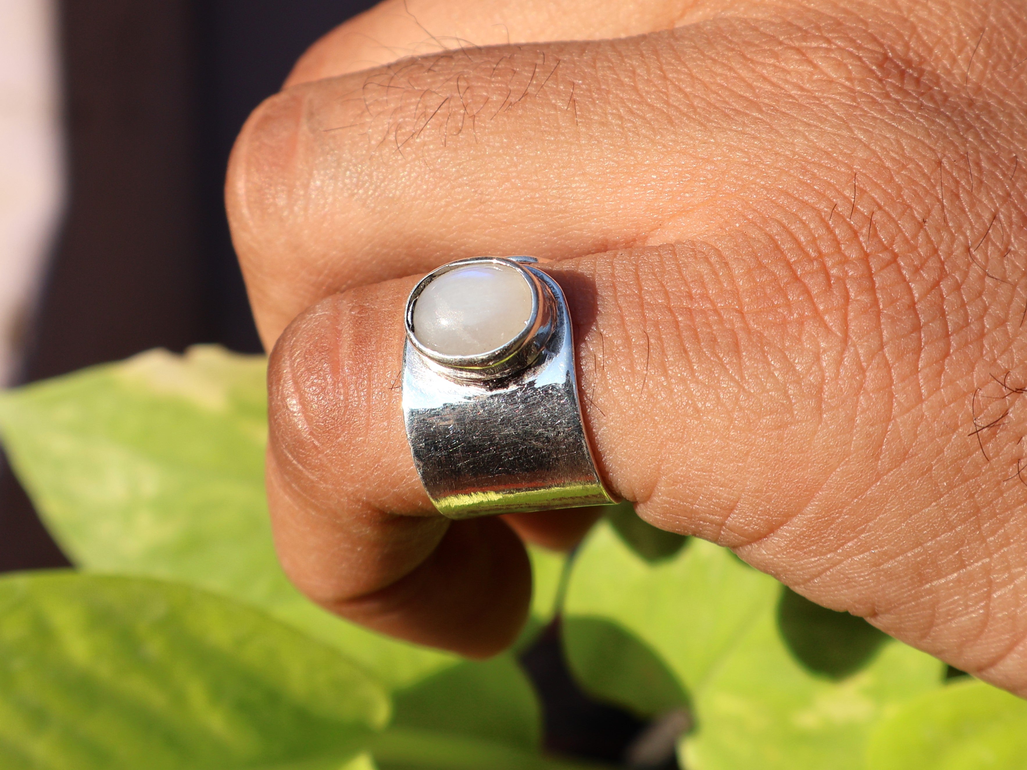 Regenbogenmondstein Silberring Ovaler Mondstein 925 Sterling Ring Damenring Handgemachter Silberring Verlobungsring Gehämmerter Ring