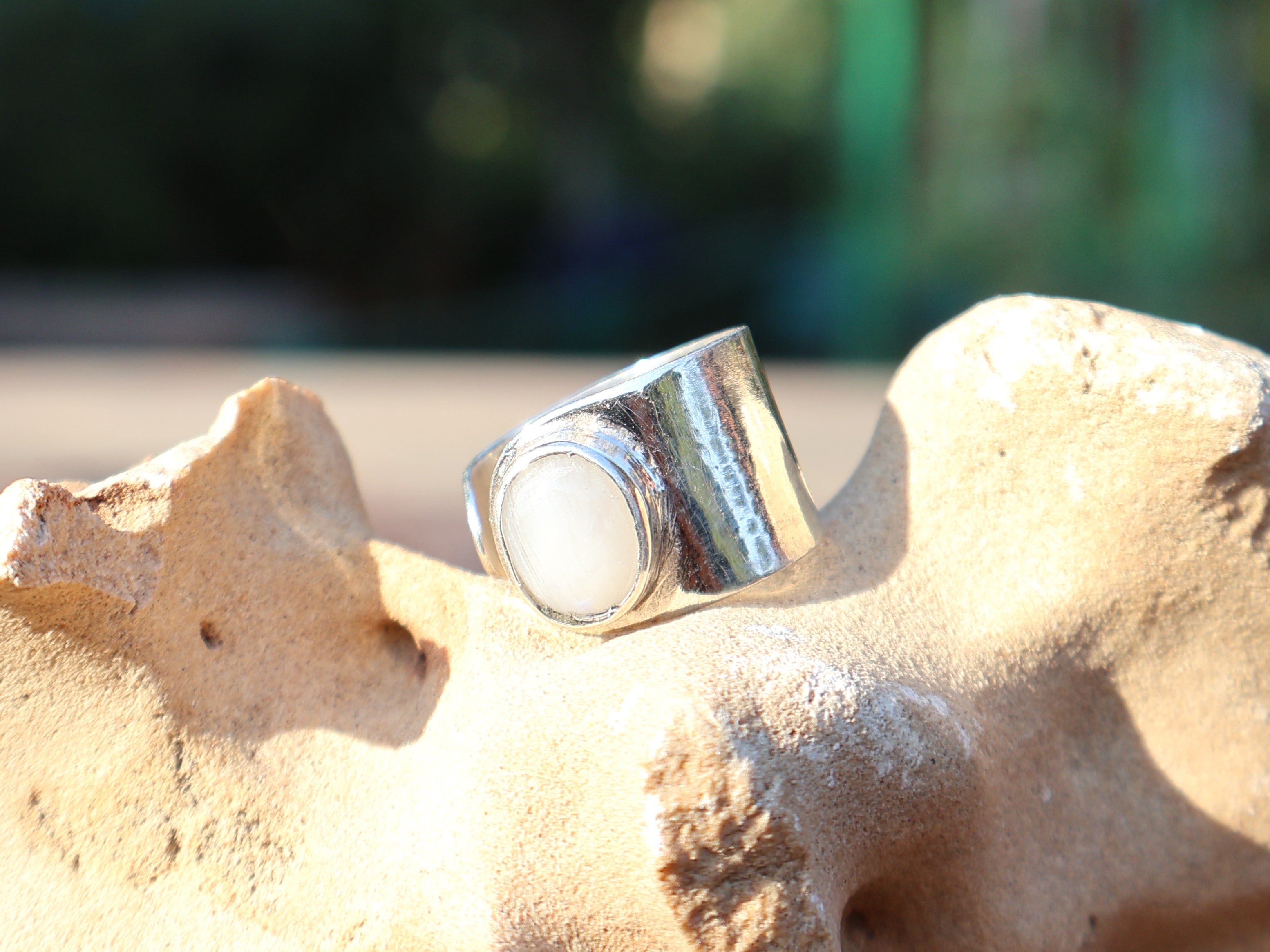 Regenbogenmondstein Silberring Ovaler Mondstein 925 Sterling Ring Damenring Handgemachter Silberring Verlobungsring Gehämmerter Ring