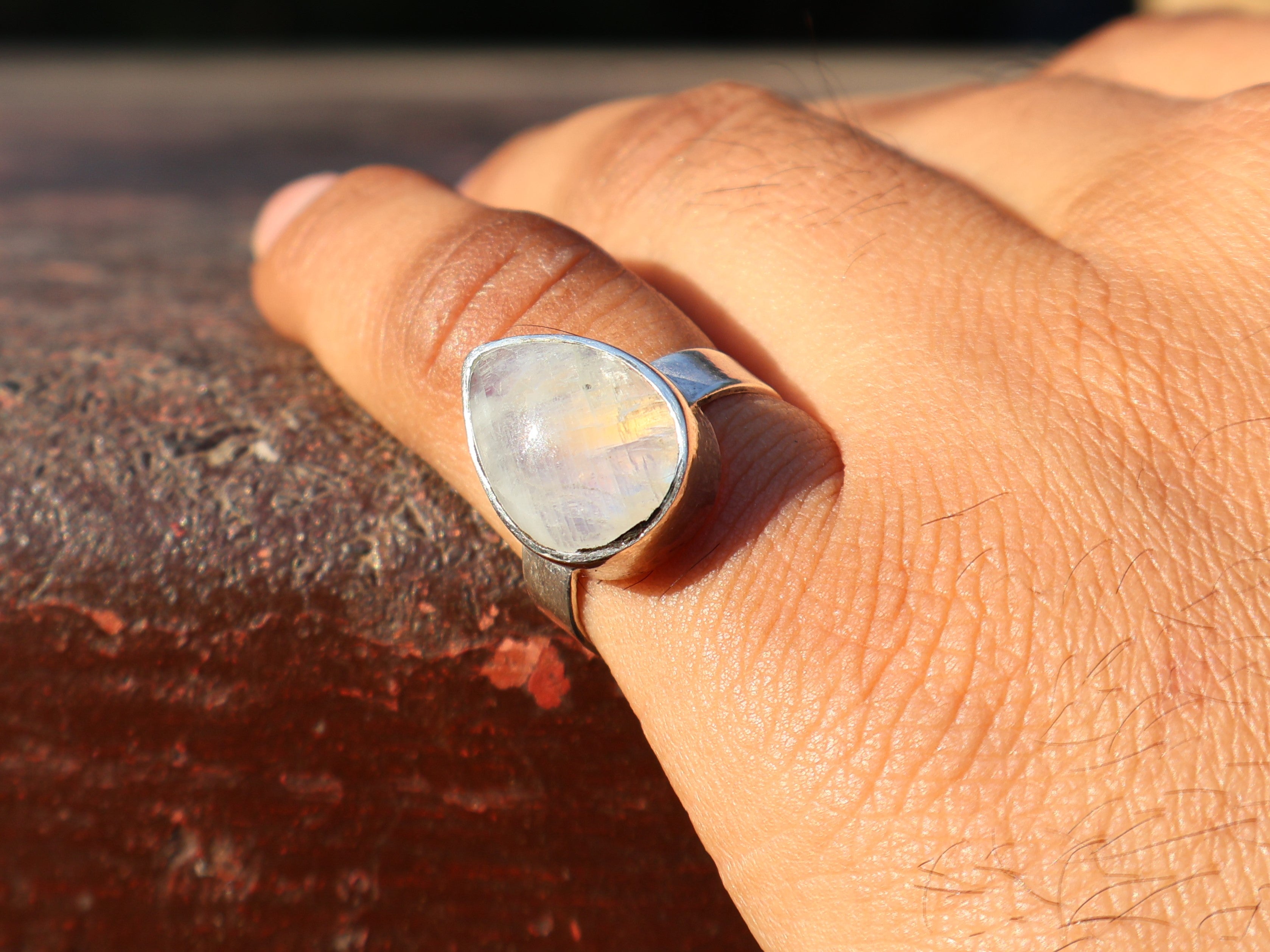 Regenbogen-Mondstein-Ring in Tropfenform, 925er Sterlingsilber, Damenring, handgefertigter Silberring, verstellbarer Ring, Geschenk für Sie