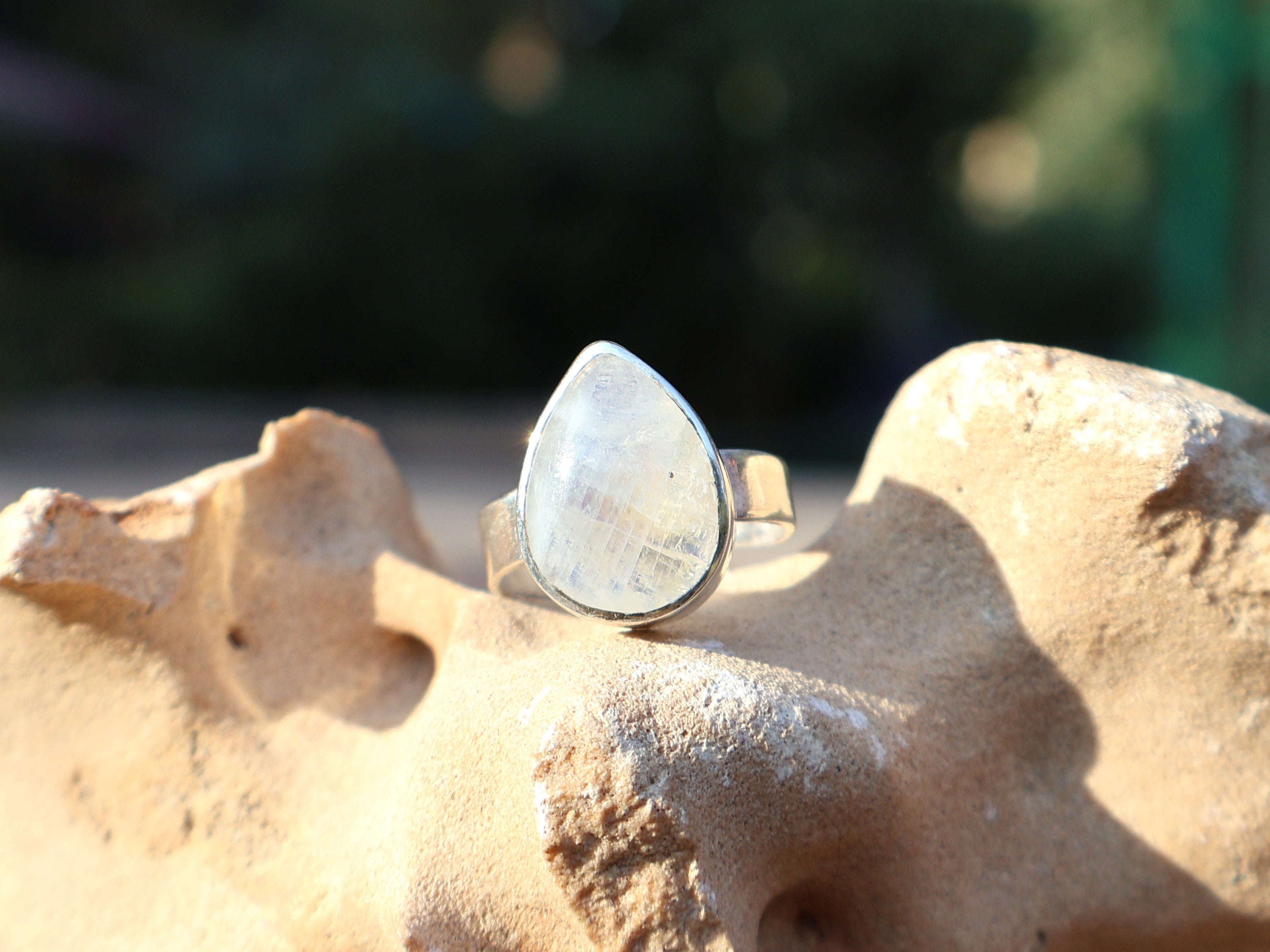 Regenbogen-Mondstein-Ring in Tropfenform, 925er Sterlingsilber, Damenring, handgefertigter Silberring, verstellbarer Ring, Geschenk für Sie