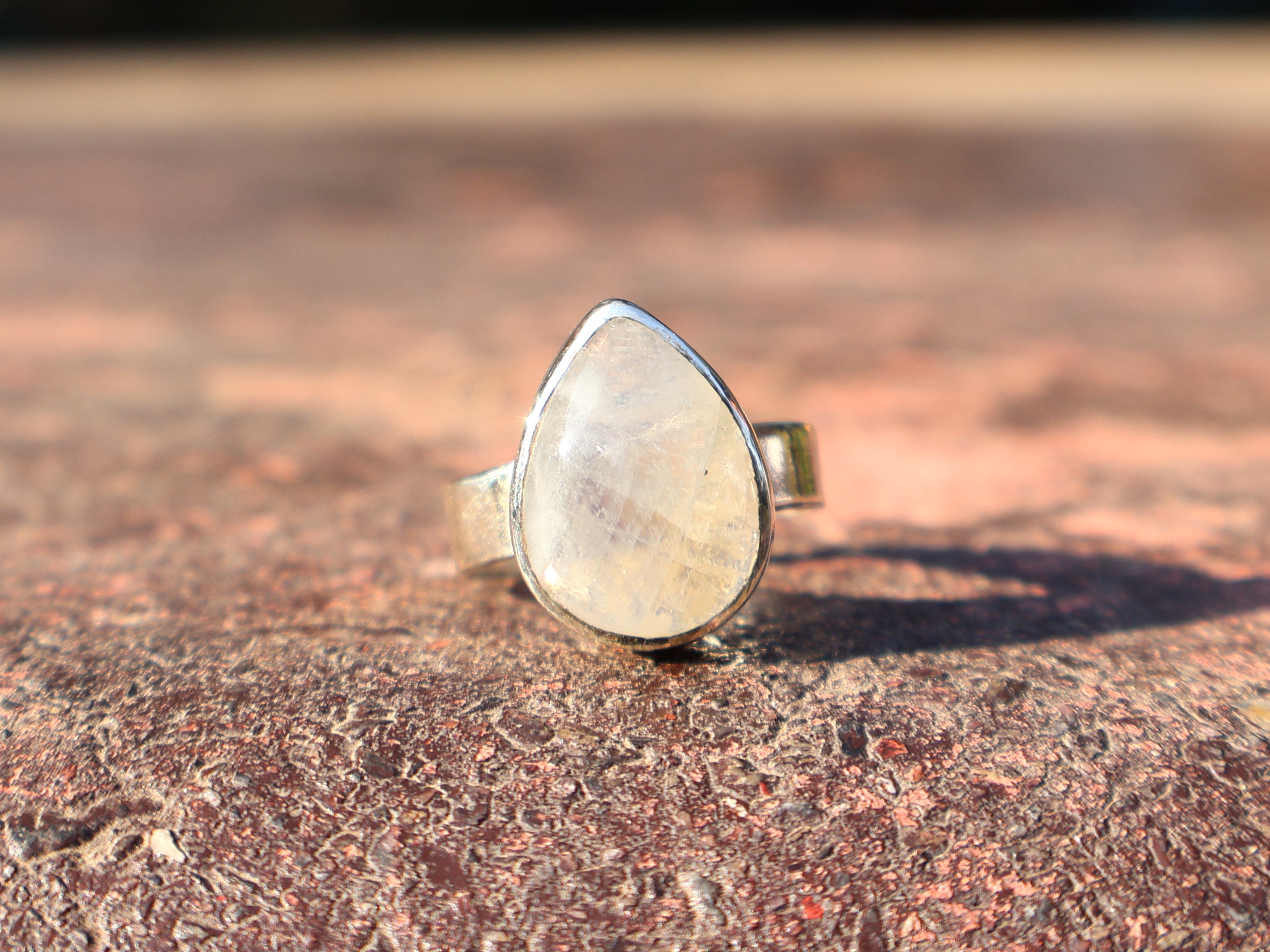 Regenbogen-Mondstein-Ring in Tropfenform, 925er Sterlingsilber, Damenring, handgefertigter Silberring, verstellbarer Ring, Geschenk für Sie