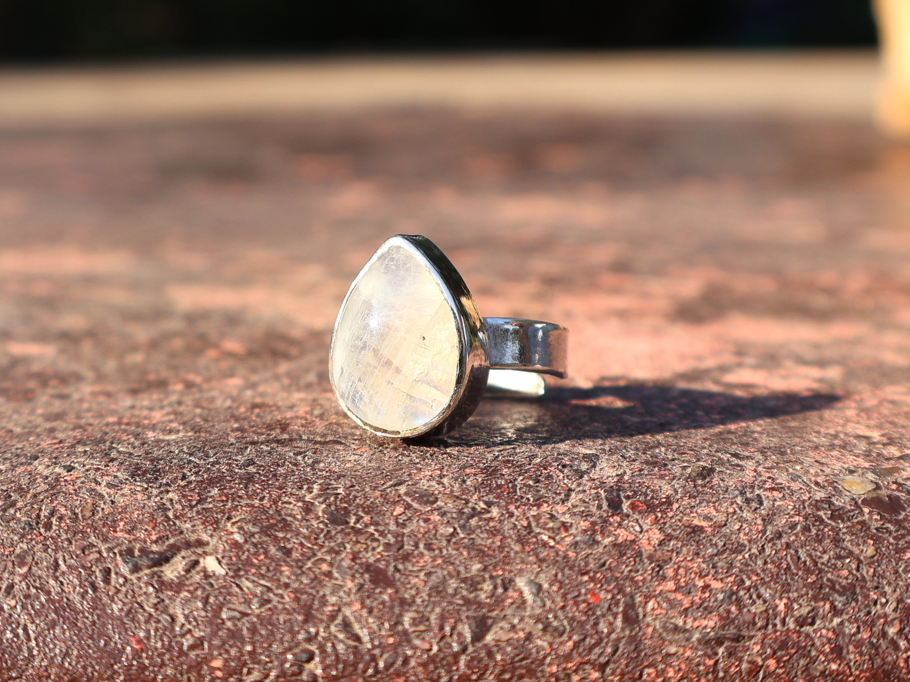 Regenbogen-Mondstein-Ring in Tropfenform, 925er Sterlingsilber, Damenring, handgefertigter Silberring, verstellbarer Ring, Geschenk für Sie