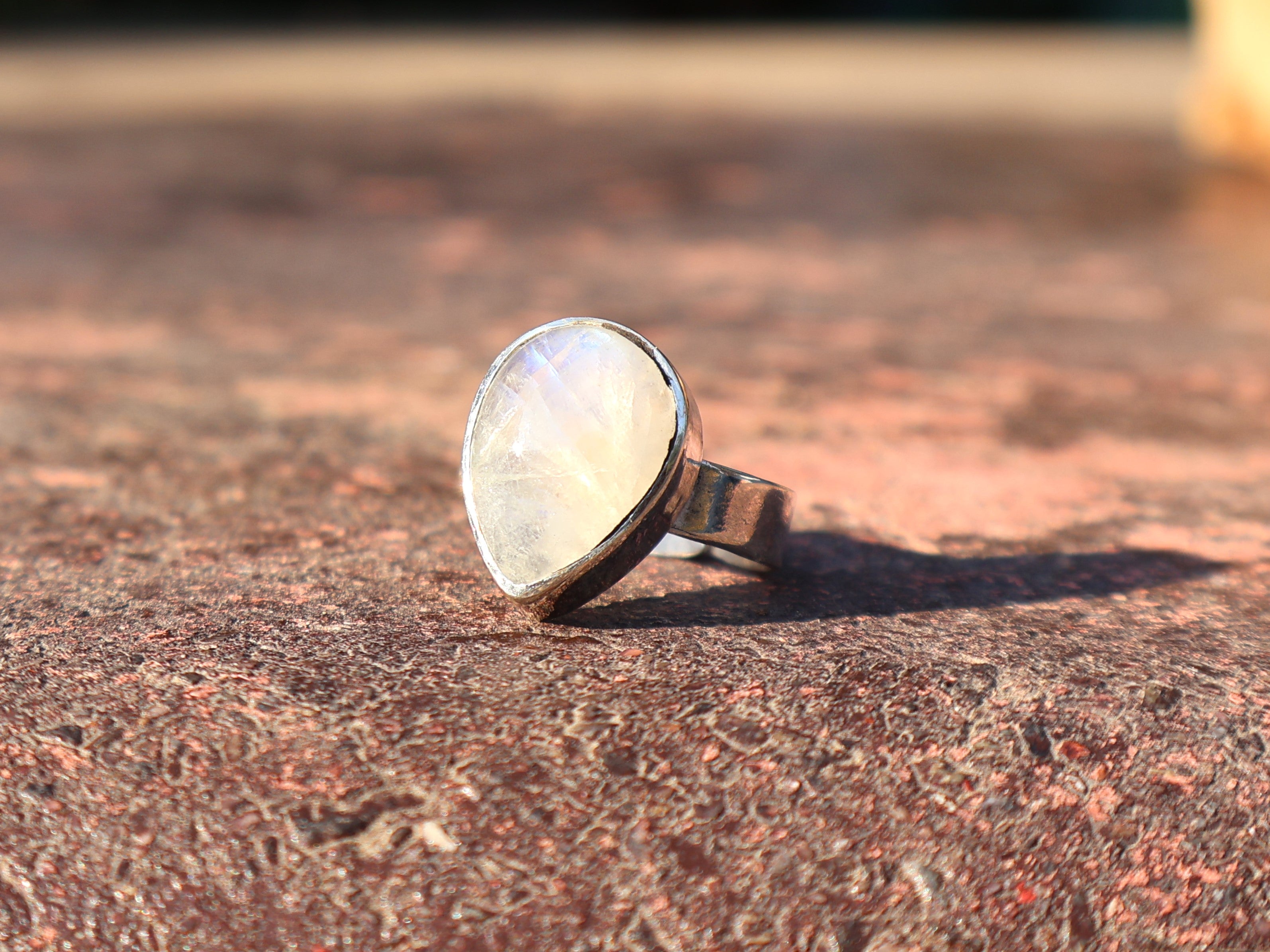 Regenbogen-Mondstein-Ring in Tropfenform, 925er Sterlingsilber, Damenring, handgefertigter Silberring, verstellbarer Ring, Geschenk für Sie