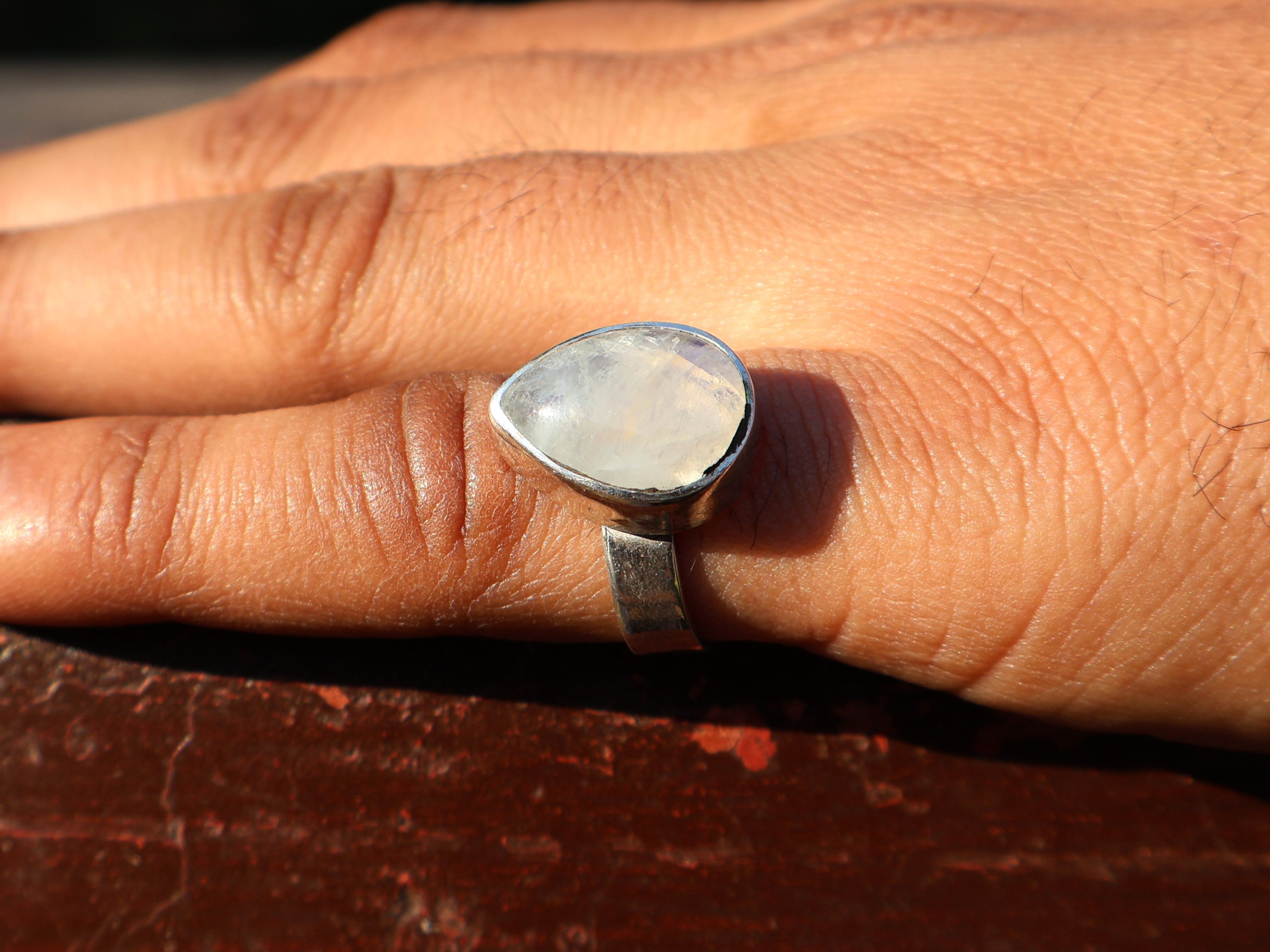 Regenbogen-Mondstein-Ring in Tropfenform, 925er Sterlingsilber, Damenring, handgefertigter Silberring, verstellbarer Ring, Geschenk für Sie