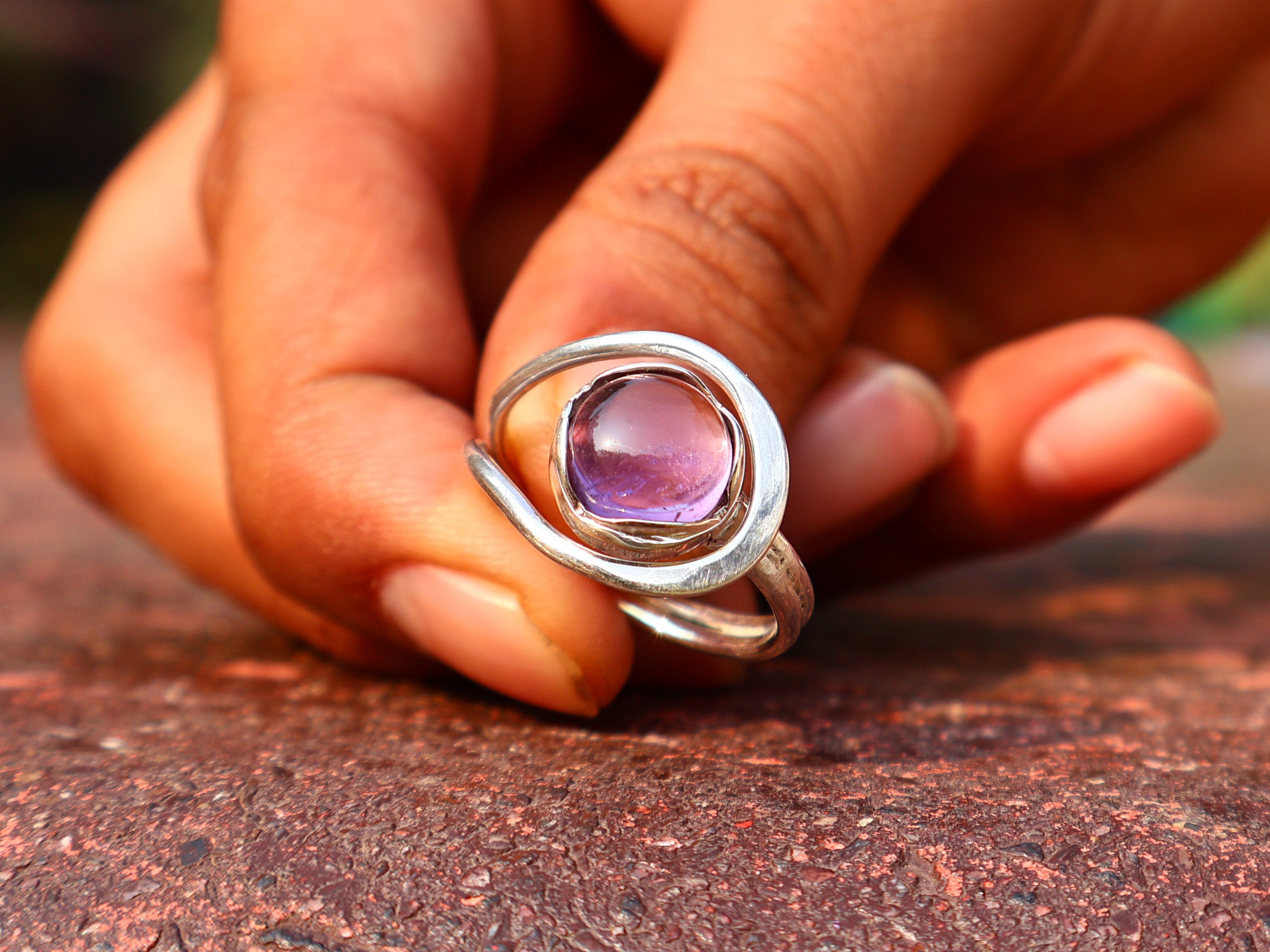 Wunderschöner Amethystring Geburtsstein Februar Runder Amethyst Designerring Geschenk für Sie Silber Amethystring Geschenk für Sie