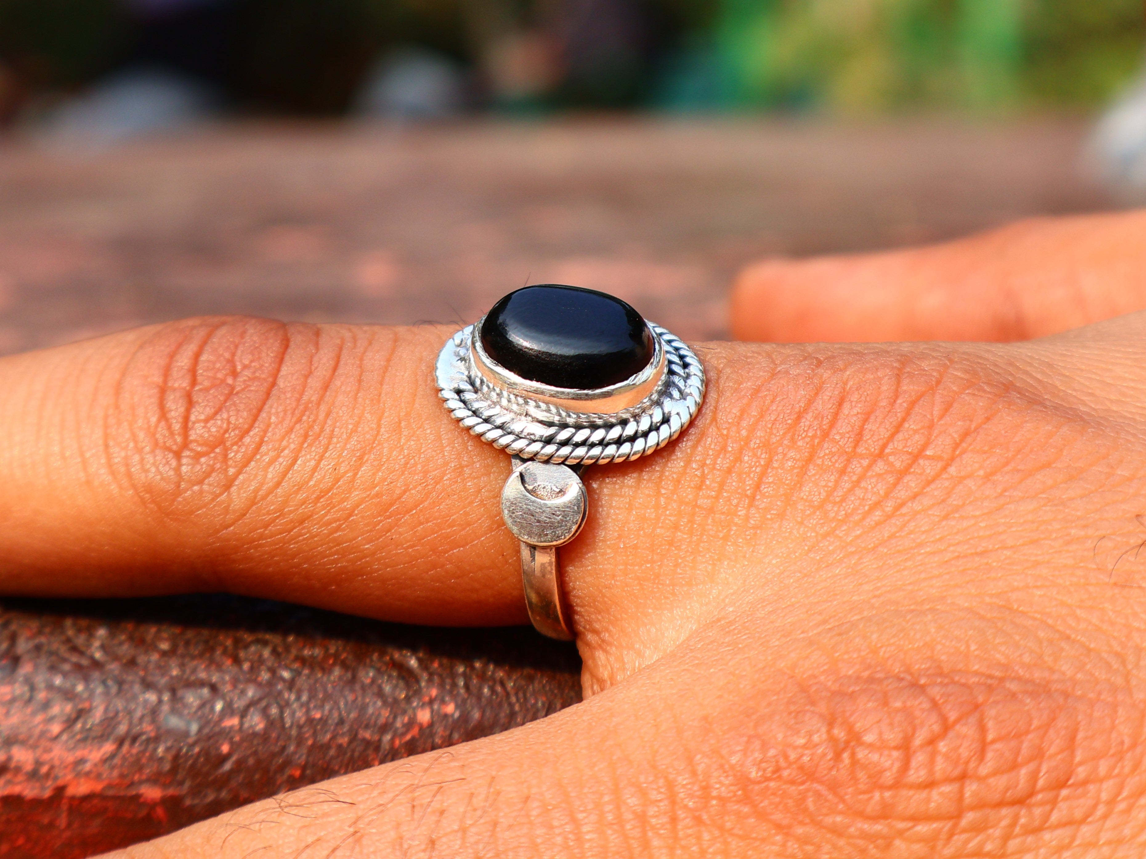 Schwarzer Onyx Ring 925 Sterling Silber Edelstein Ring Handgemachter Ovaler Onyx Cabochon Ring Zierlicher Ring Geschenk für Sie