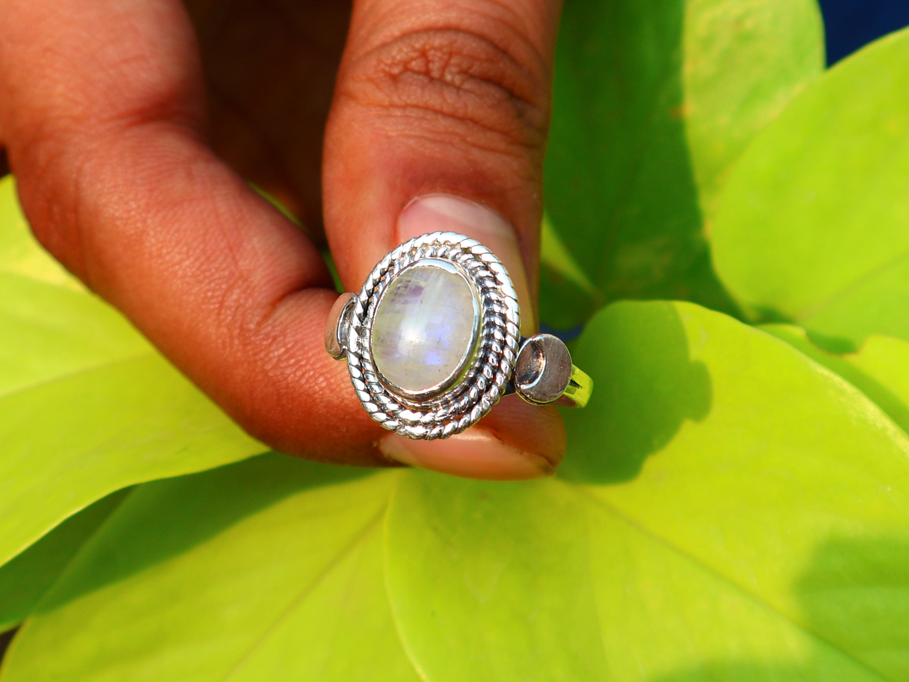 Regenbogen Mondstein Ring Handgefertigt 925 Sterling Silber Ovaler Mondstein Geschenk Für Sie Boho Zierlicher Ring