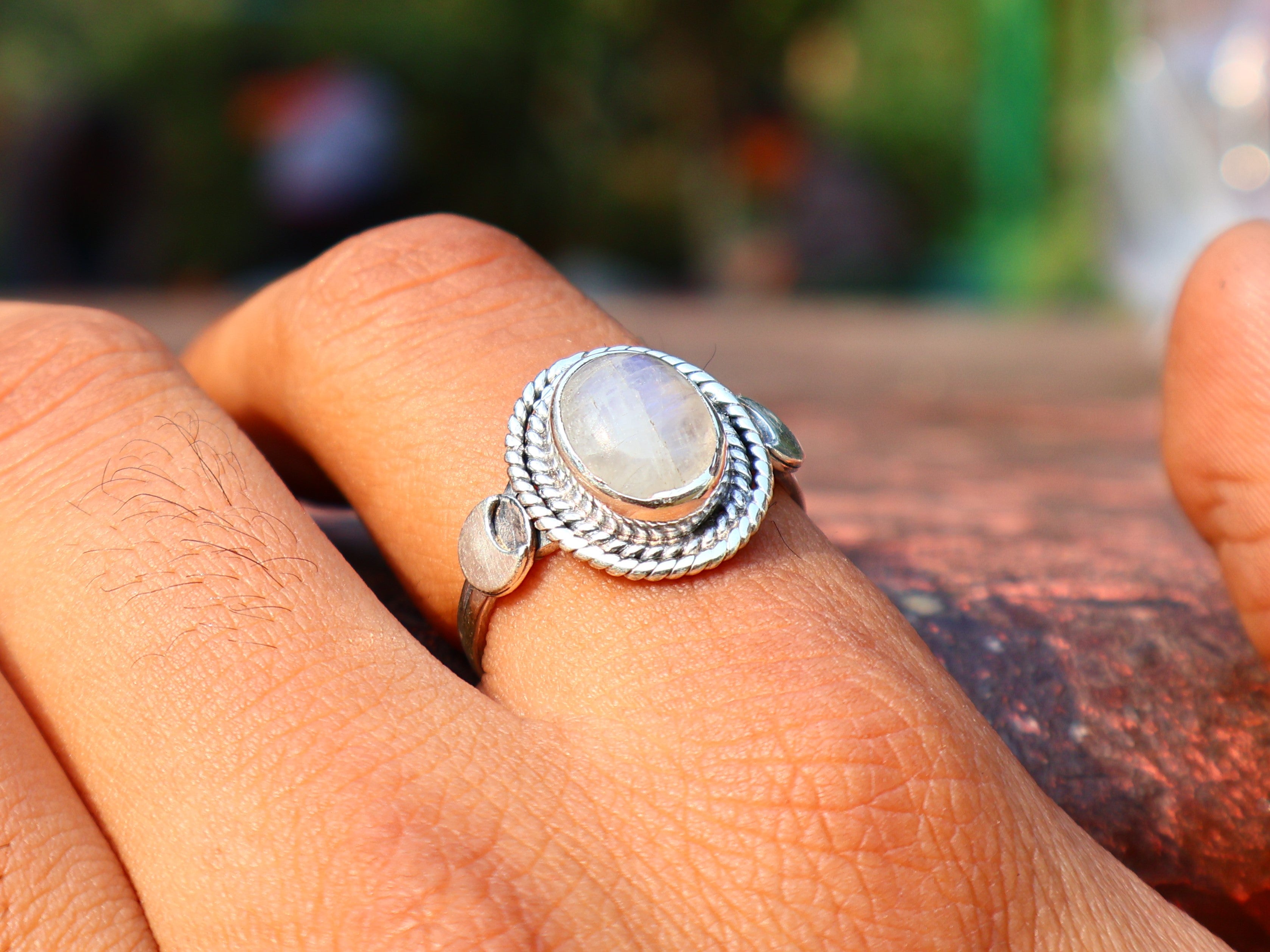 Regenbogen Mondstein Ring Handgefertigt 925 Sterling Silber Ovaler Mondstein Geschenk Für Sie Boho Zierlicher Ring