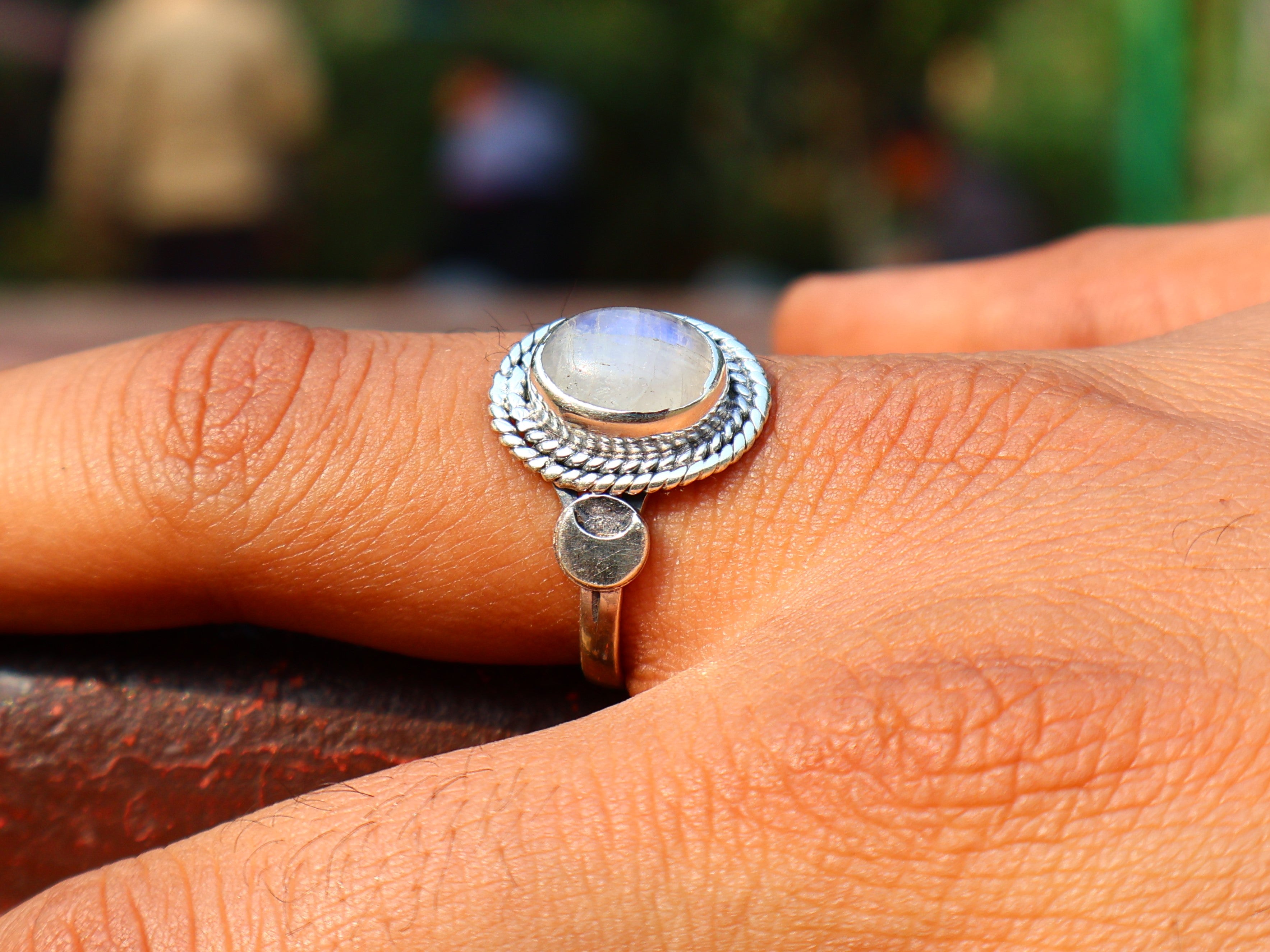 Regenbogen Mondstein Ring Handgefertigt 925 Sterling Silber Ovaler Mondstein Geschenk Für Sie Boho Zierlicher Ring