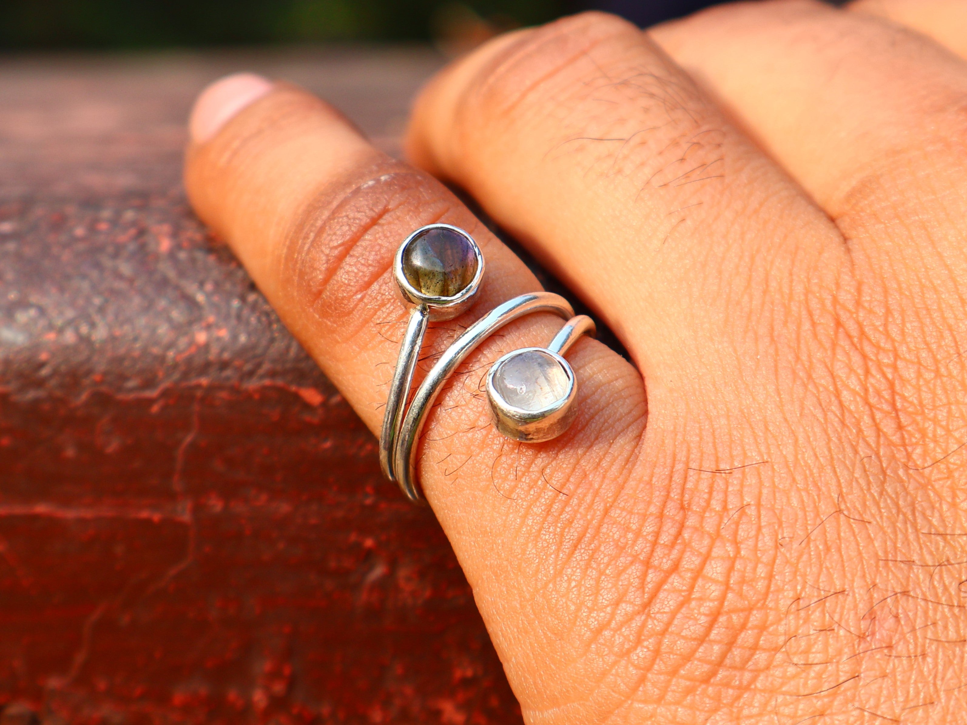 Mondstein- und Labradoritring 925 Silberring Verstellbarer handgefertigter Statement-Ring Zweistein-Ring Geschenk für sie