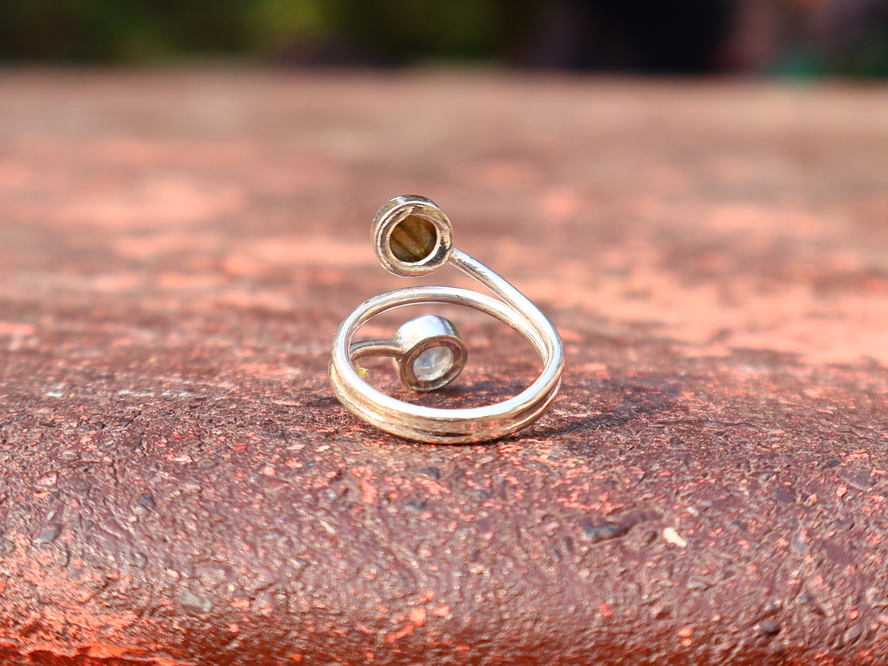 Mondstein- und Labradoritring 925 Silberring Verstellbarer handgefertigter Statement-Ring Zweistein-Ring Geschenk für sie