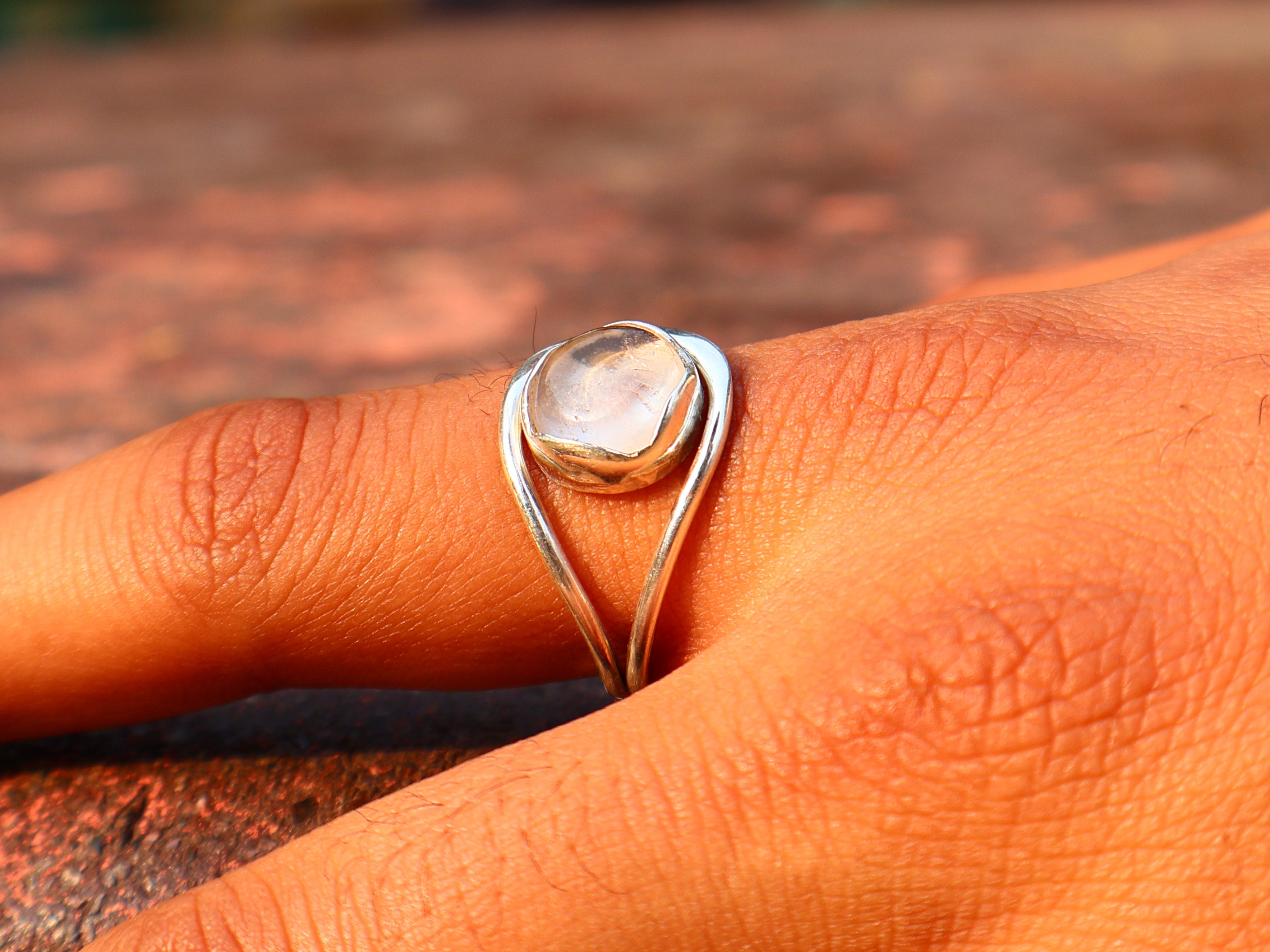 Kristallquarz Ring Minimalistischer Ring 925 Silber Ring Handgemachter zarter Ring Geschenk für Sie Damenring Runder Stein Statement Ring