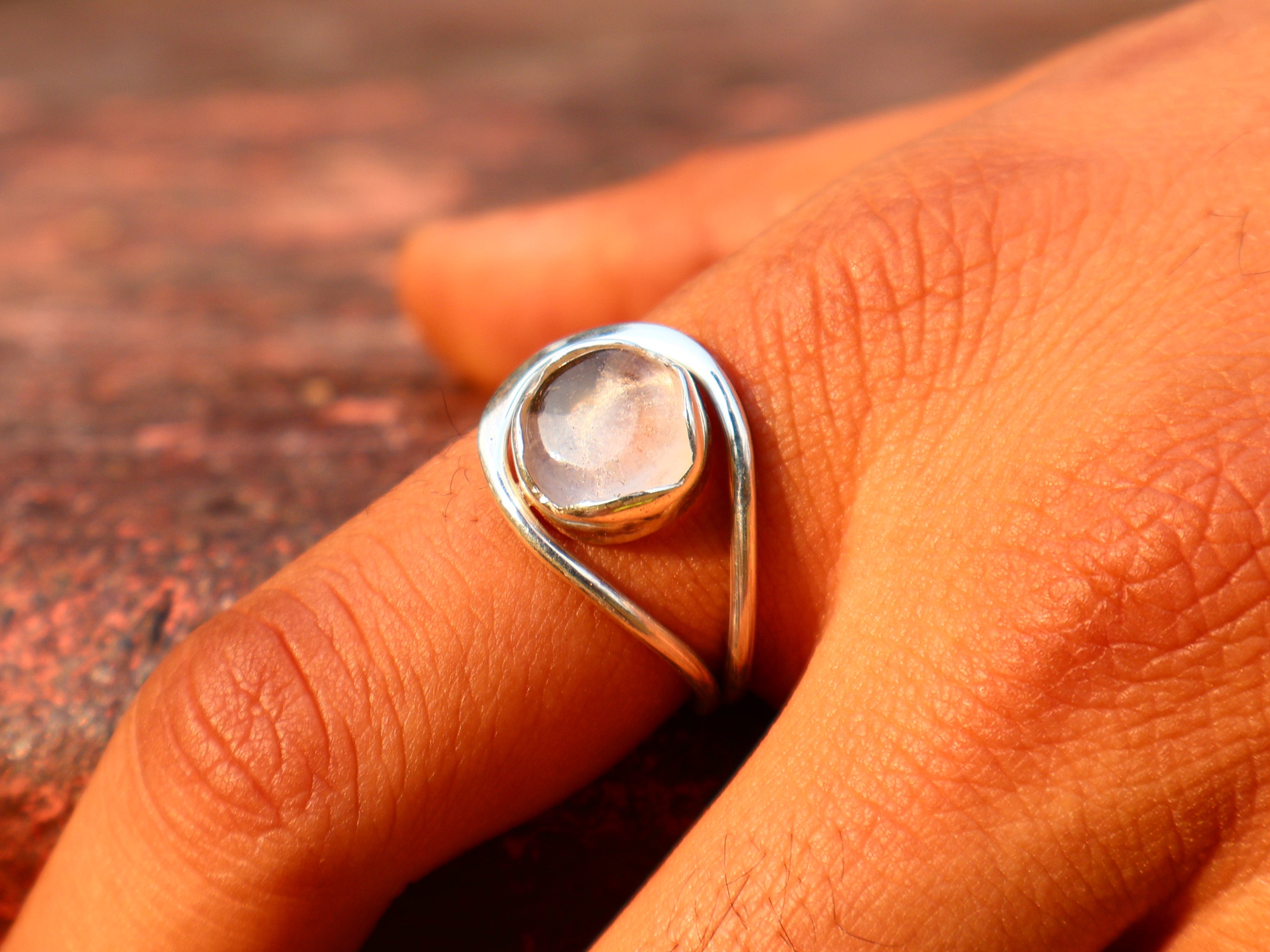 Kristallquarz Ring Minimalistischer Ring 925 Silber Ring Handgemachter zarter Ring Geschenk für Sie Damenring Runder Stein Statement Ring