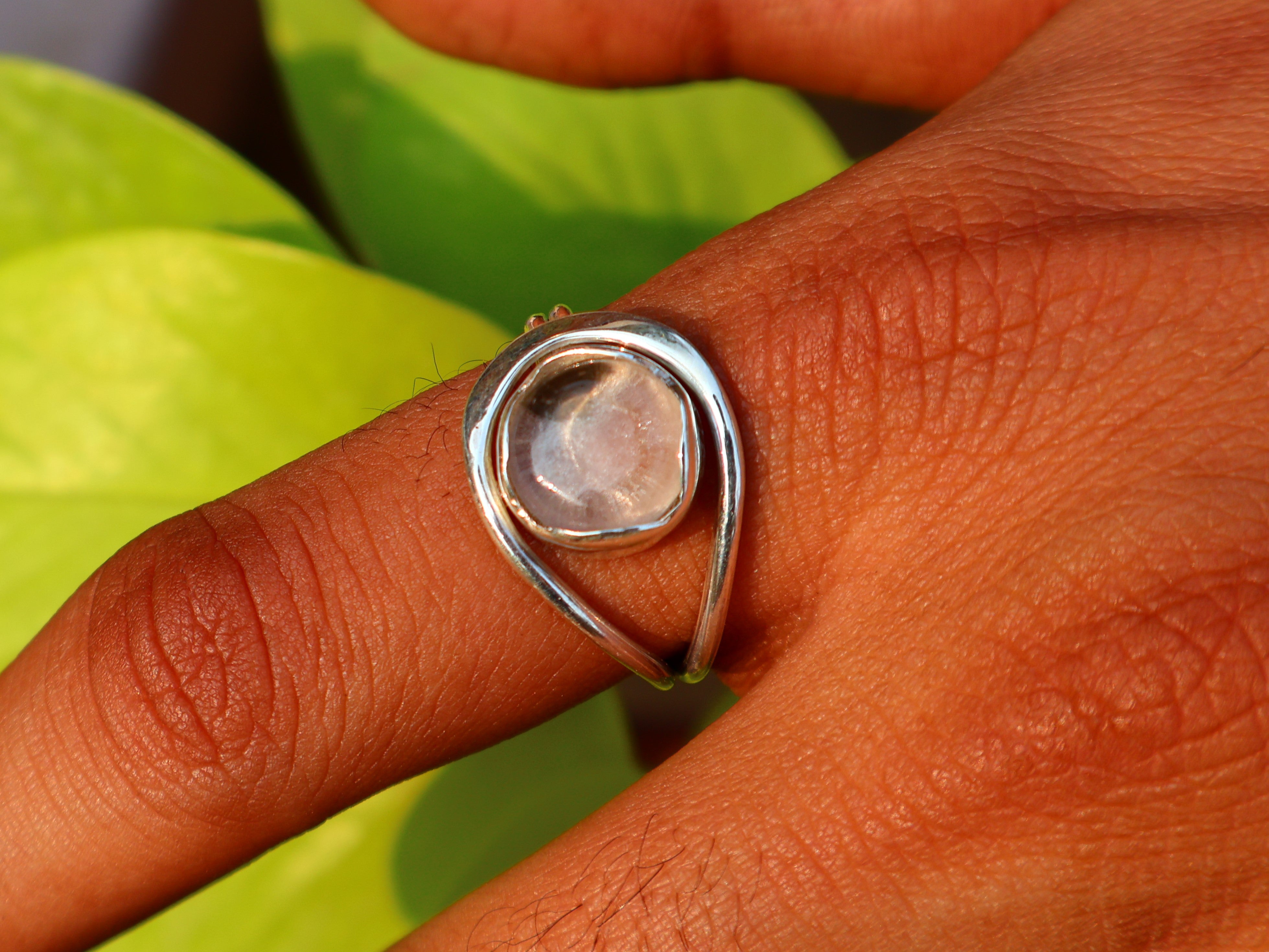 Kristallquarz Ring Minimalistischer Ring 925 Silber Ring Handgemachter zarter Ring Geschenk für Sie Damenring Runder Stein Statement Ring
