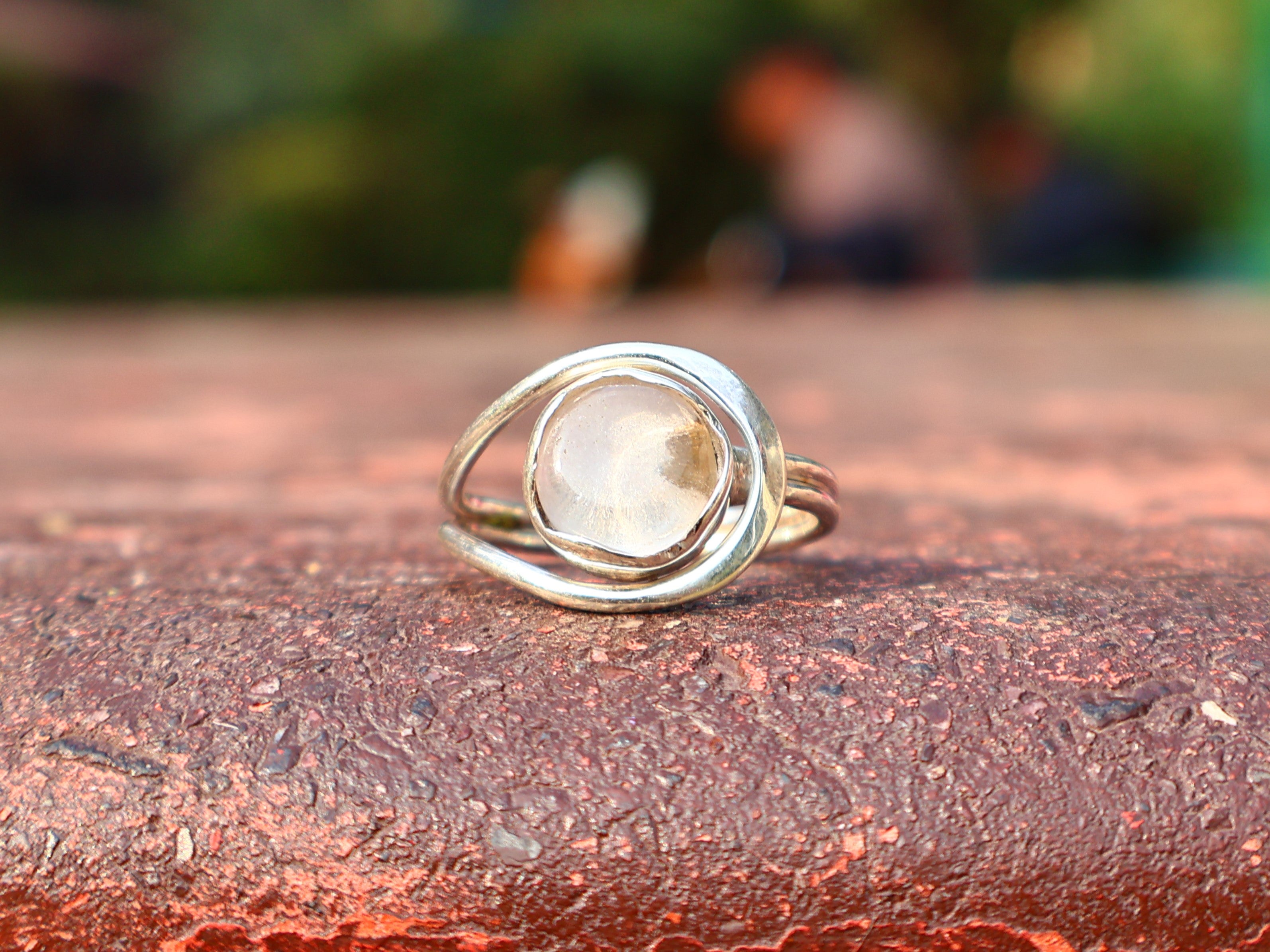 Kristallquarz Ring Minimalistischer Ring 925 Silber Ring Handgemachter zarter Ring Geschenk für Sie Damenring Runder Stein Statement Ring